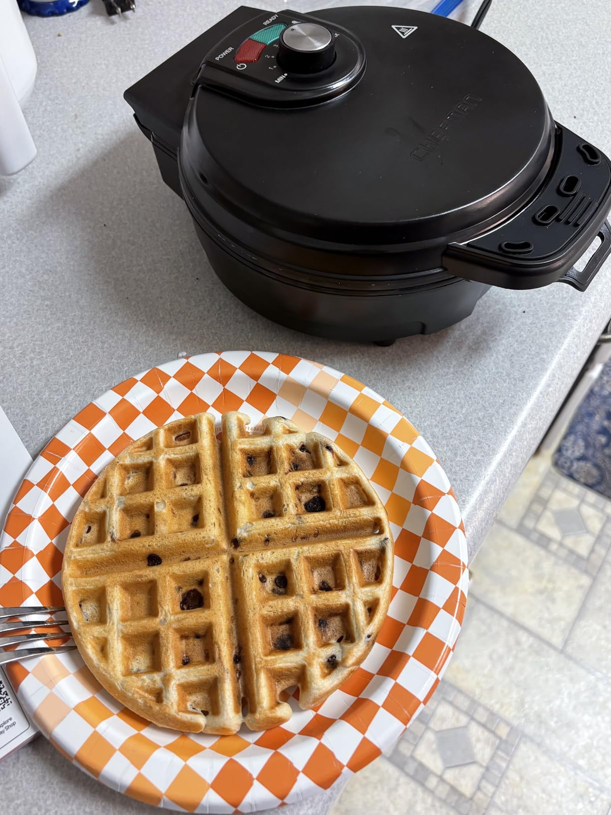 Chefman Anti-Overflow Belgian Waffle Maker w/Shade Selector, Temperature Control, Mess Free Moat, Round Iron w/Nonstick Plates & Cool Touch Handle, Measuring Cup Included, Black - Customer Photo 3