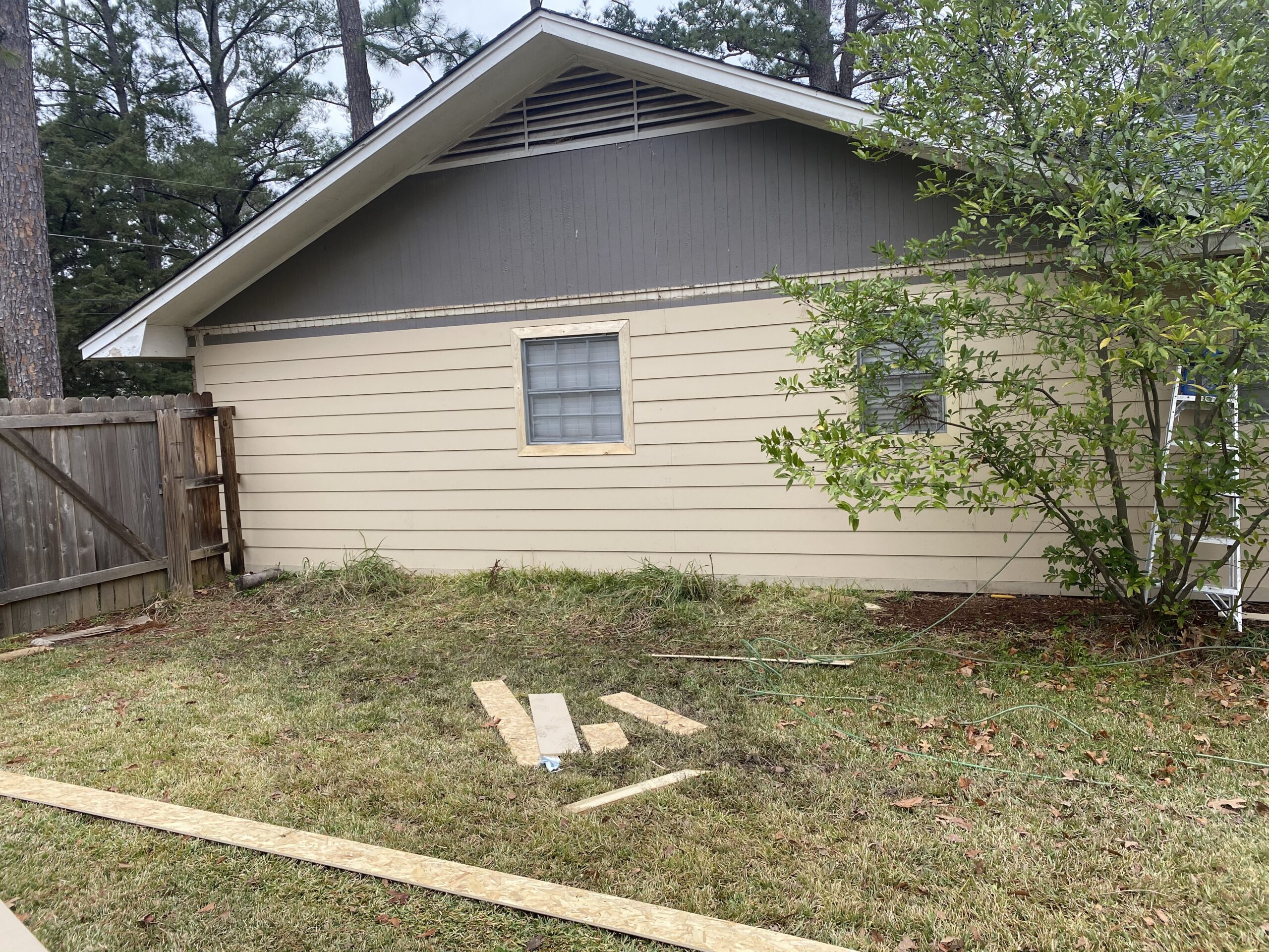 Metabo HPT Finish Nailer with Air Duster, Pro-Preferred Pneumatic Power Nailer for Crown Moldings, Base Moldings, and More, Selective Actuation, 15 Gauge Angled, 1-1/4″ to 2-1/2″ Finish Nails, NT65MA4 - Customer Photo 1