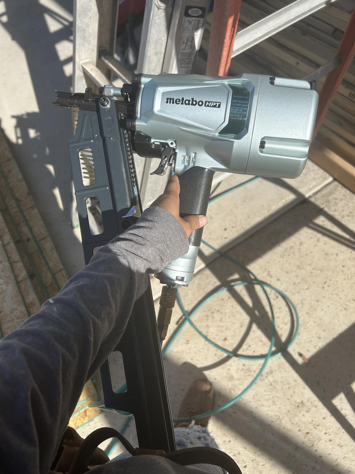 Metabo HPT Framing Nailer, Pro-Preferred Pneumatic Power Nailer & Framing Tool for Flooring, Roof Decking, Selectable Trigger & Rafter Hook, 21° 2