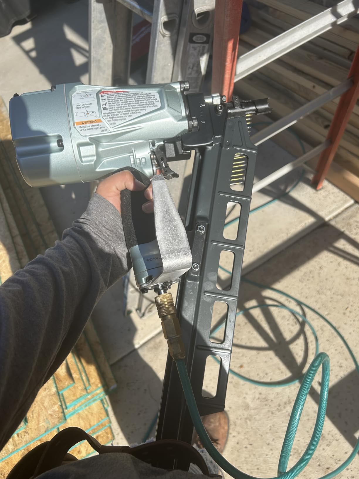 Metabo HPT Framing Nailer, Pro-Preferred Pneumatic Power Nailer & Framing Tool for Flooring, Roof Decking, Selectable Trigger & Rafter Hook, 21° 2