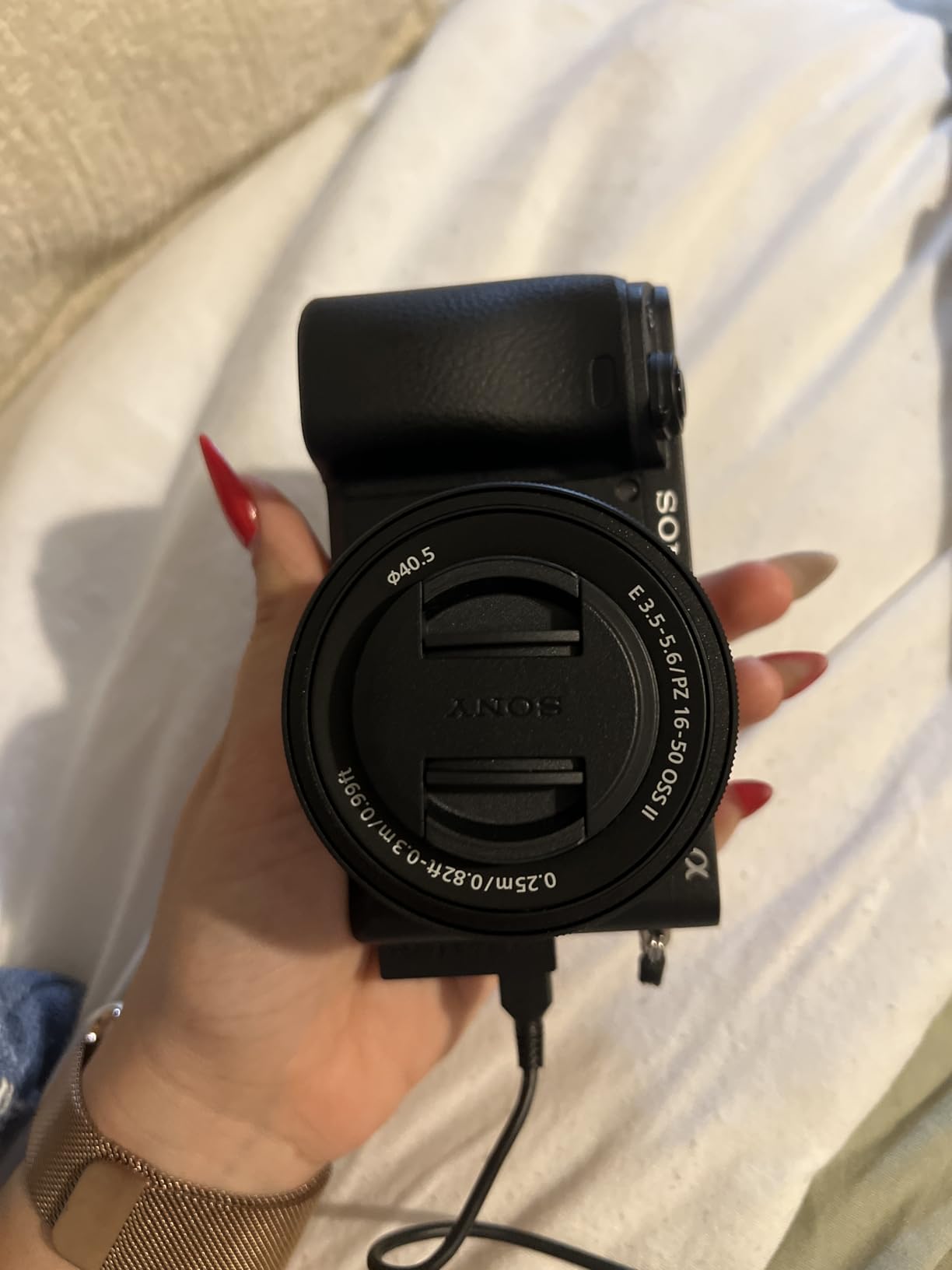 Sony Alpha a6400 Mirrorless Camera: Compact APS-C Interchangeable Lens Digital Camera with Real-Time Eye Auto Focus, 4K Video, Flip Screen & 16-50mm Lens - E Mount Compatible - ILCE-6400L/B, Black - Customer Photo 1