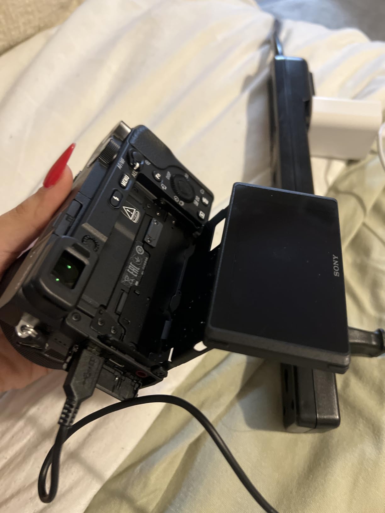 Sony Alpha a6400 Mirrorless Camera with 16-50mm Lens - Customer Photo 2