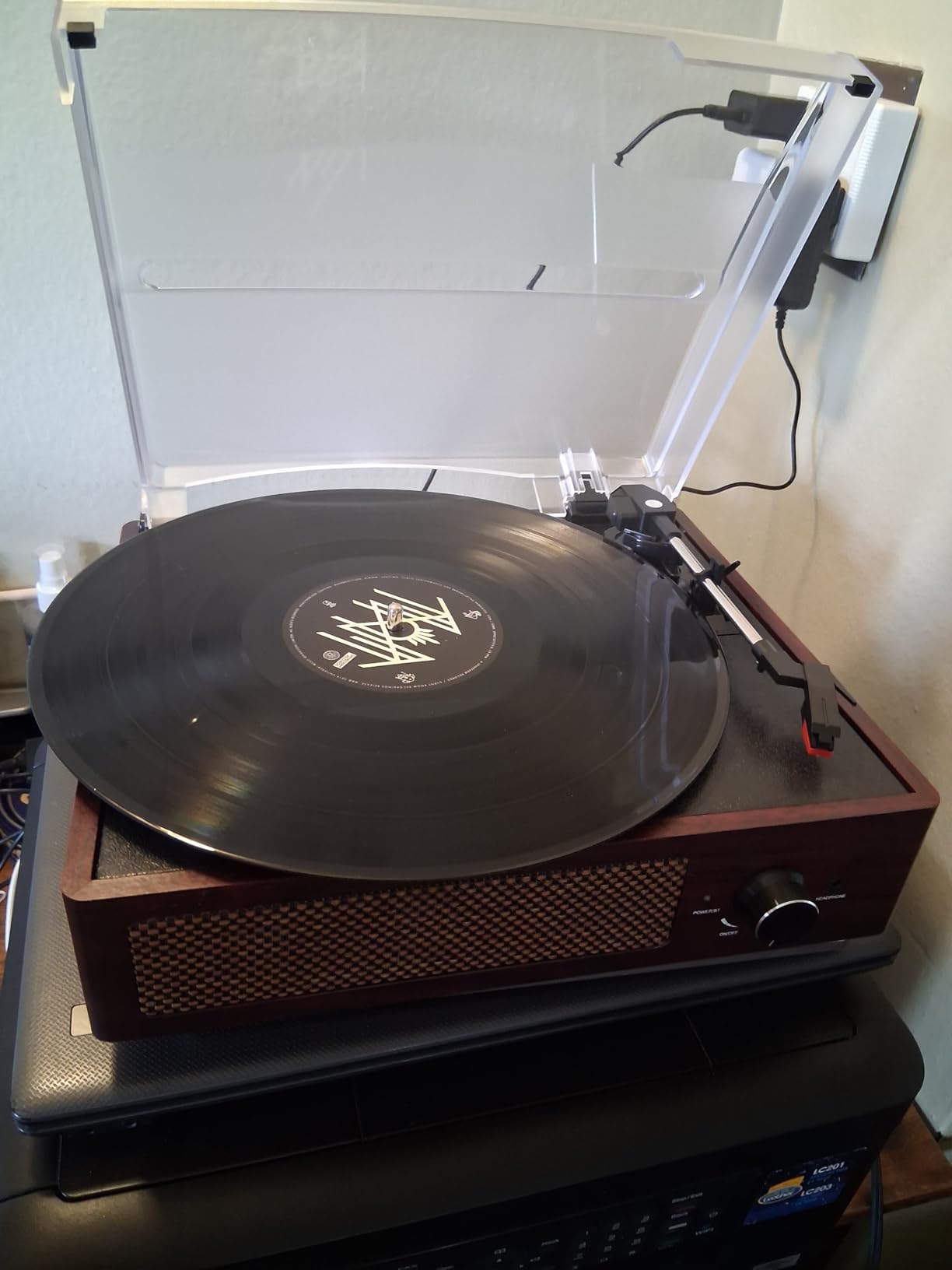 Vinyl Record Player Turntable with Built-in Bluetooth Receiver & 2 Stereo Speakers, 3 Speed 3 Size Portable Retro Record Player for Entertainment and Home Decoration - Customer Photo 1