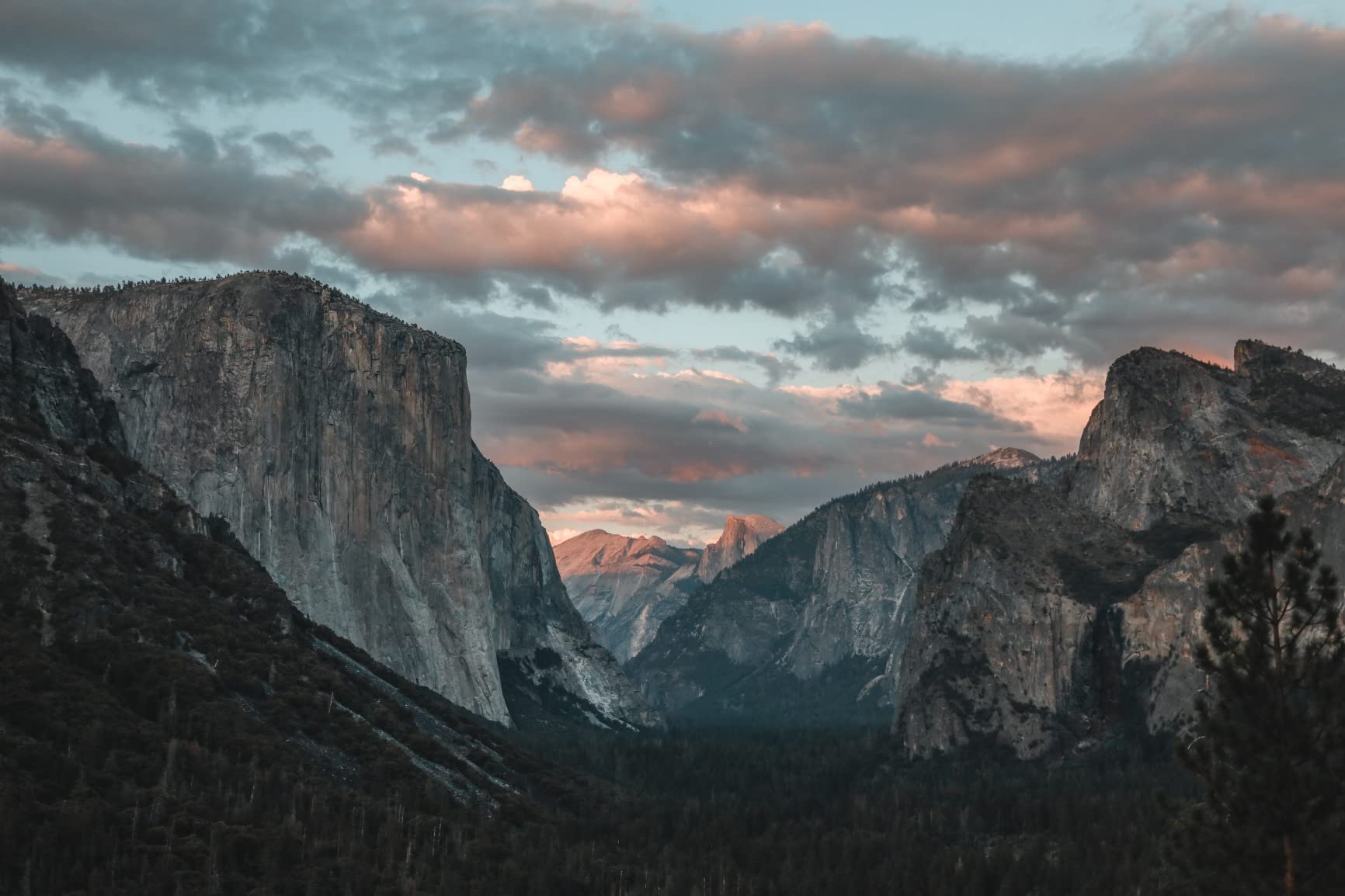 Canon EOS RP Full Frame Mirrorless Vlogging Portable Digital Camera with 26.2MP Full-Frame CMOS Sensor, Wi-Fi, Bluetooth, 4K Video Recording and 3.0 Canon EOS RP Full Frame Mirrorless Vlogging Portable Digital Camera with 26.2MP Full-Frame CMOS Sensor, Wi-Fi, Bluetooth, 4K Video Recording and 3.0