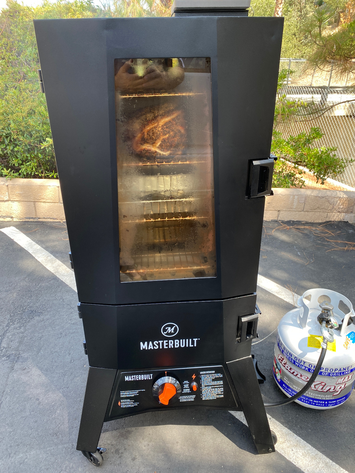 Masterbuilt 40-inch ThermoTemp Propane Gas Vertical BBQ Smoker with Analog Temperature Control and 960 Cooking Square Inches in Black, Model MB20051316 - Customer Photo 1