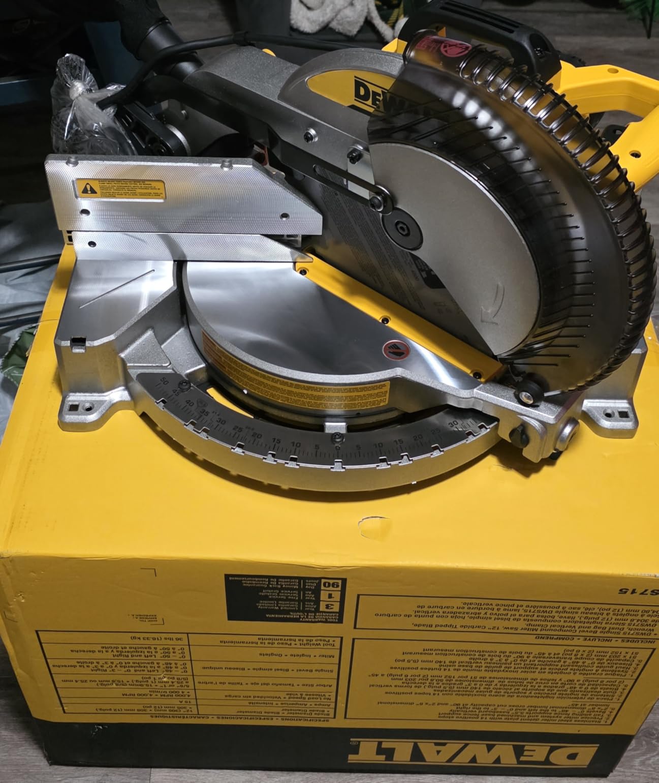 DEWALT 12-Inch Miter Saw, 15-Amp, Single Bevel, Compound (DWS715) - Customer Photo 1