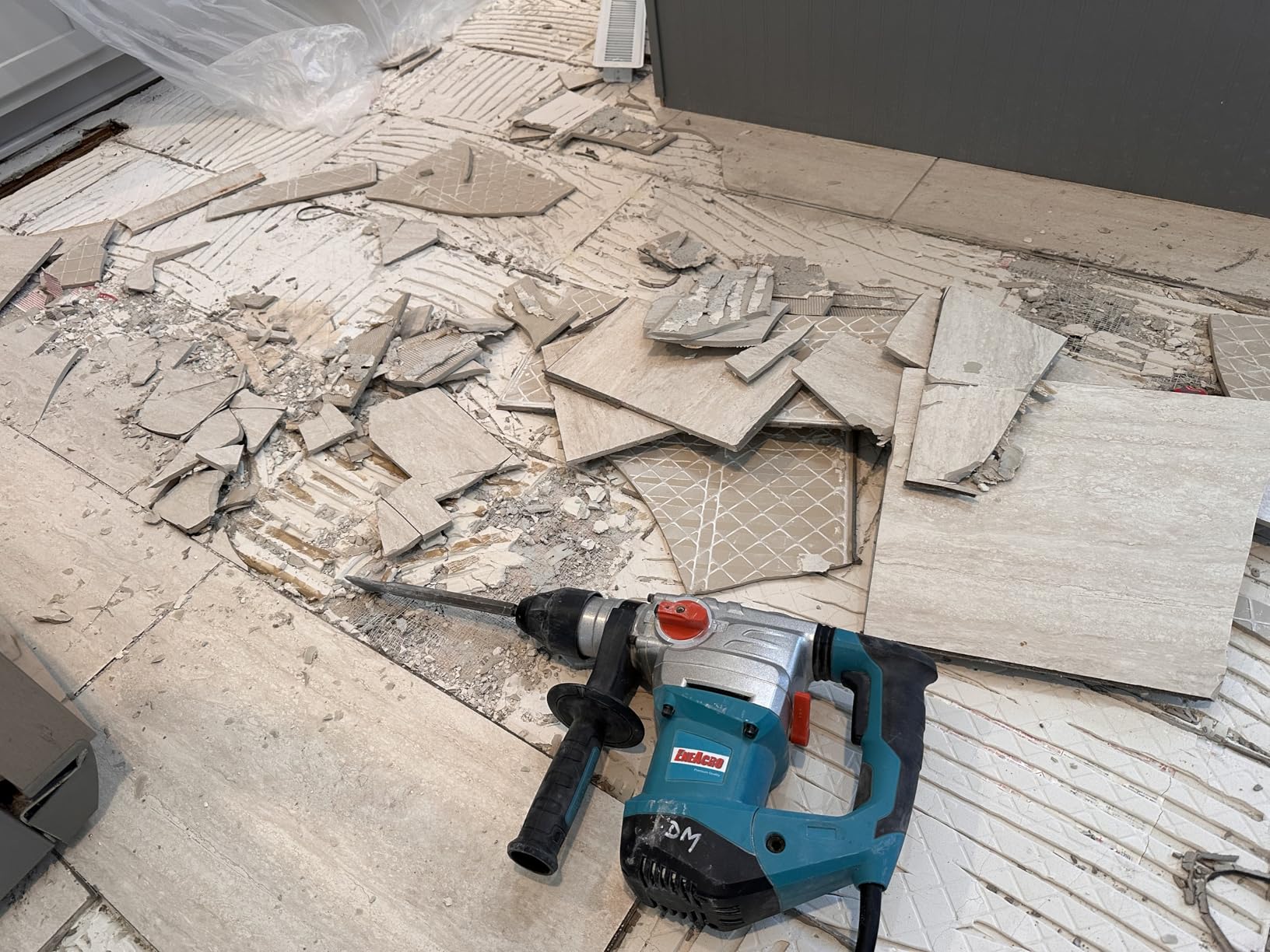 ENEACRO 1-1/4 Inch SDS-Plus 13 Amp Heavy Duty Rotary Hammer Drill, Safety Clutch 4 Functions with Vibration Control Including Grease, Chisels and Drill Bits with Case - Customer Photo 1