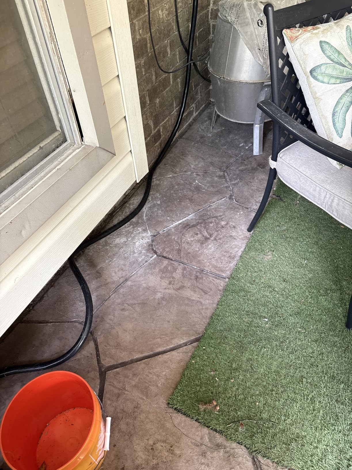 CRAFTSMAN CMXEVBE17250 2.5 Gallon 2.5 Peak HP Wet Dry Vac, Portable Shop Vacuum Wet and Dry with Filter Bag, Hose and Attachments for Cleaning in The Home - Customer Photo 1