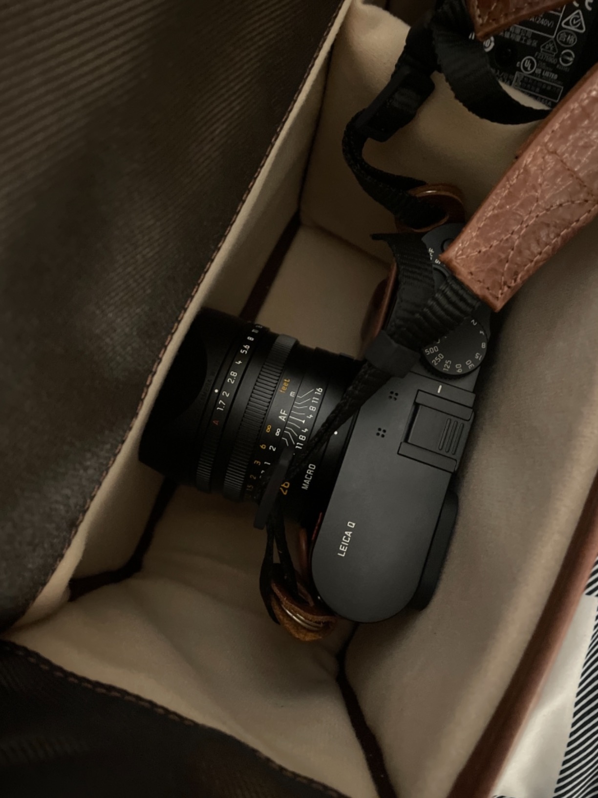 MegaGear Torres Genuine Leather Camera Messenger Bag for Mirrorless, Instant and DSLR Cameras - Customer Photo 2