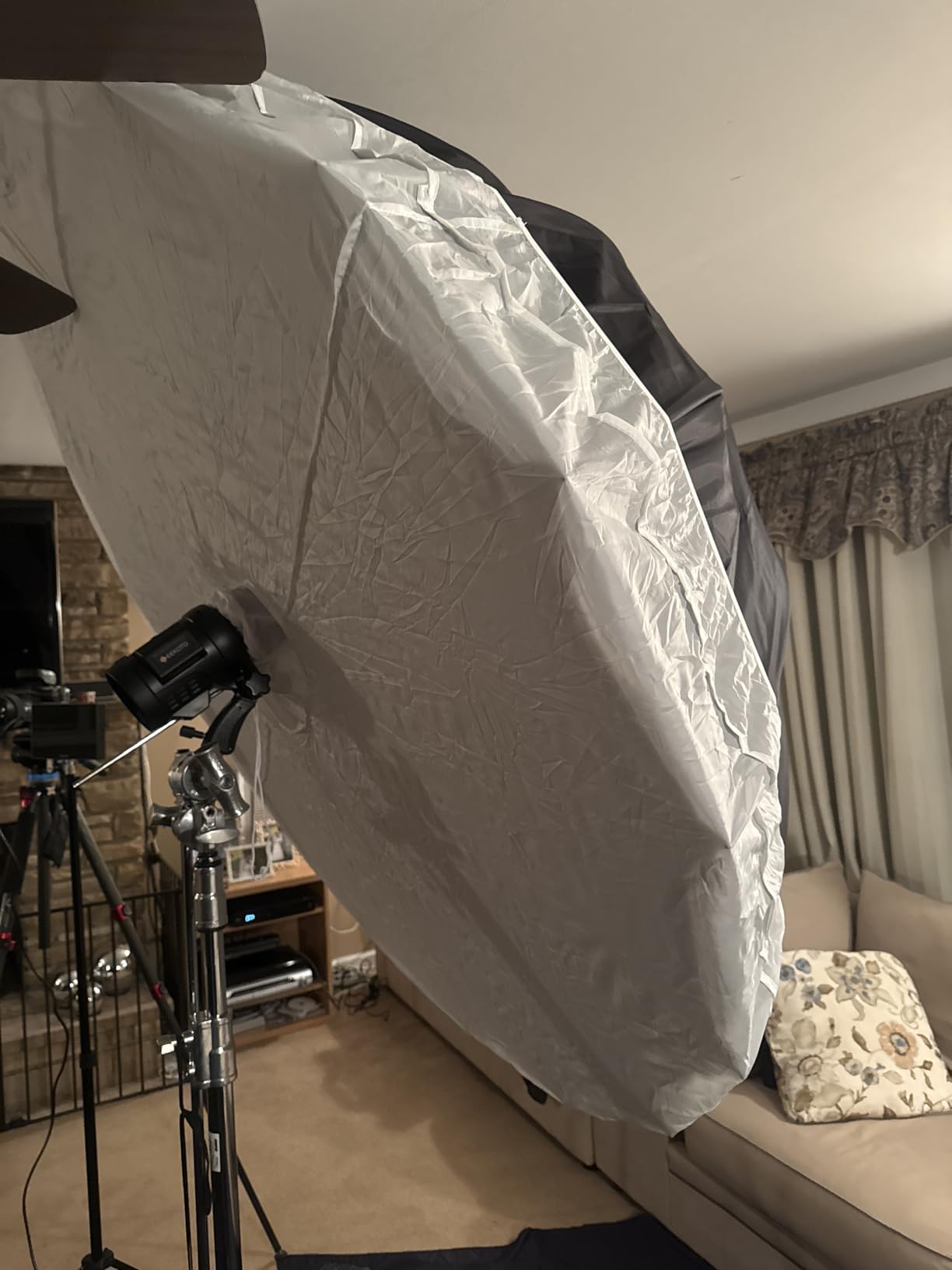 Godox 70 inch 180cm Black White Reflective Umbrella Studio Photography Umbrella, White Inner with Large Diffuser Cover, Bag Customer Review Godox 70 inch 180cm Black White Reflective Umbrella Studio Photography Umbrella, White Inner with Large Diffuser Cover, Bag - Customer Photo 1