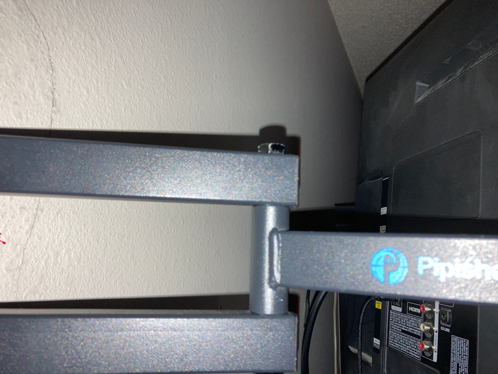 Pipishell Full Motion TV Wall Mount for Echo Show 21/15 and 13-43 Inch Flat Curved Screen TVs & Monitors, Max VESA 200x200mm up to 44lbs, TV Mount Wall Bracket with Rotation Swivel Tilt Extension - Customer Photo 1