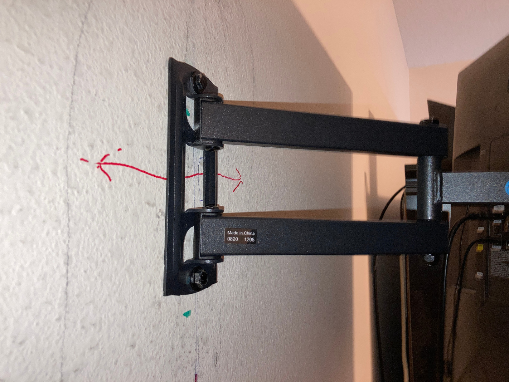 Pipishell Full Motion TV Wall Mount for Echo Show 21/15 and 13-43 Inch Flat Curved Screen TVs & Monitors, Max VESA 200x200mm up to 44lbs, TV Mount Wall Bracket with Rotation Swivel Tilt Extension - Customer Photo 2