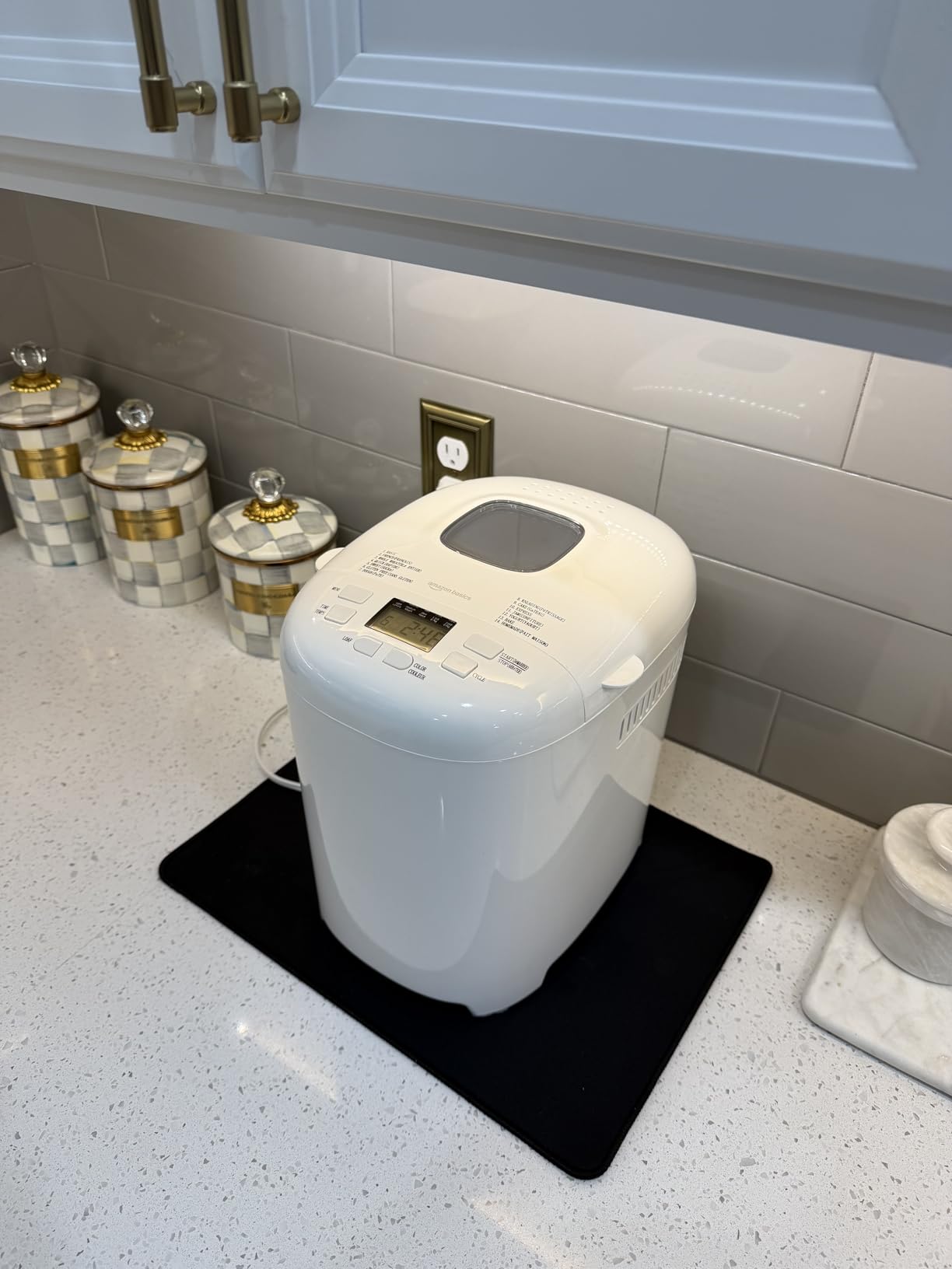 Amazon Basics Programmable Bread Maker, 2 Pound Non-Stick Automatic Bread Making Machine, 14 Settings for Breads, Doughs, Gluten-Free Options and More, LCD Display, White - Customer Photo 1