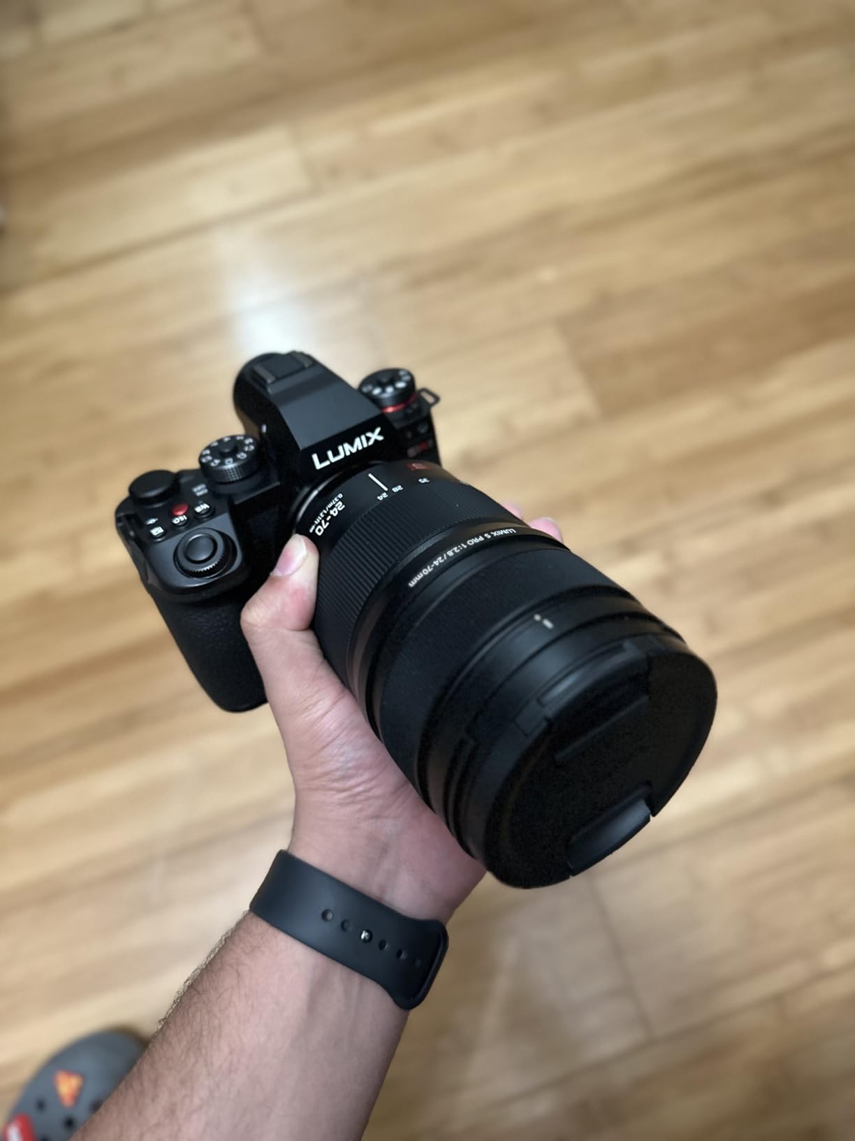 Panasonic Lumix S Pro 24-70mm F2.8 L-Mount Interchangeable Lens for Lumix S Series Full-Frame Digital Cameras - S-E2470 (USA) - Customer Photo 1