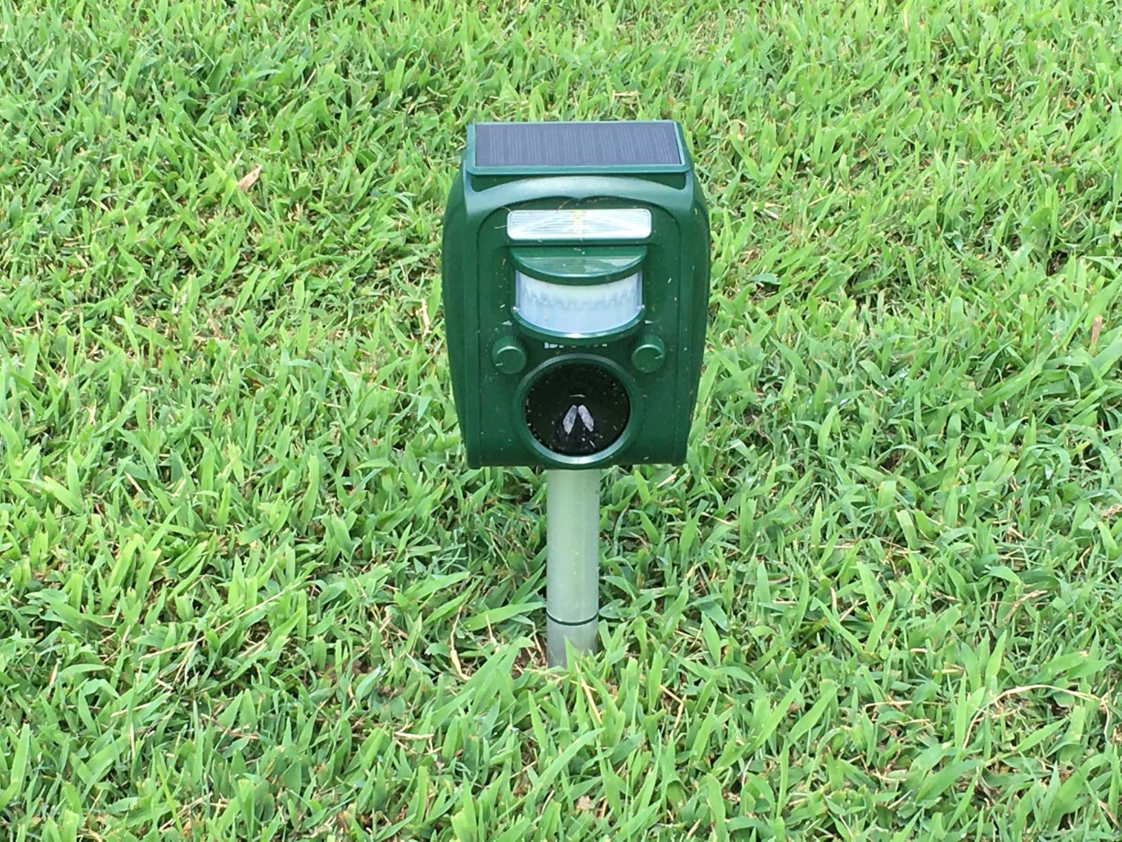 Broox 2026 Upgraded Solar Animal Repellent, Cat Repellent Outdoor, Squirrel Repellent, Deer Repellent, Ultrasonic pest Repeller, Waterproof IP 65, Motion Detection, Dog, Raccoon, Skunk, Rabbit, Rodent - Customer Photo 2