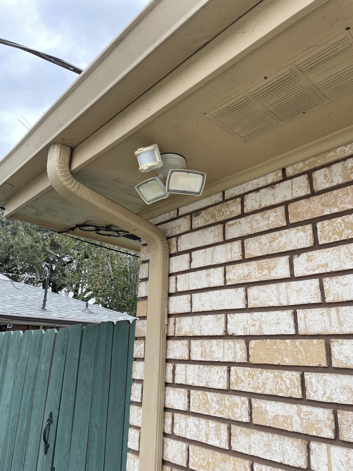 LEPOWER 30W LED Security Lights Motion Sensor Outdoor, 3200LM, 5500K, IP65 Waterproof, Hardwire 2 Head Motion Detector Flood Light for Garage, Yard, Porch - Customer Photo 1