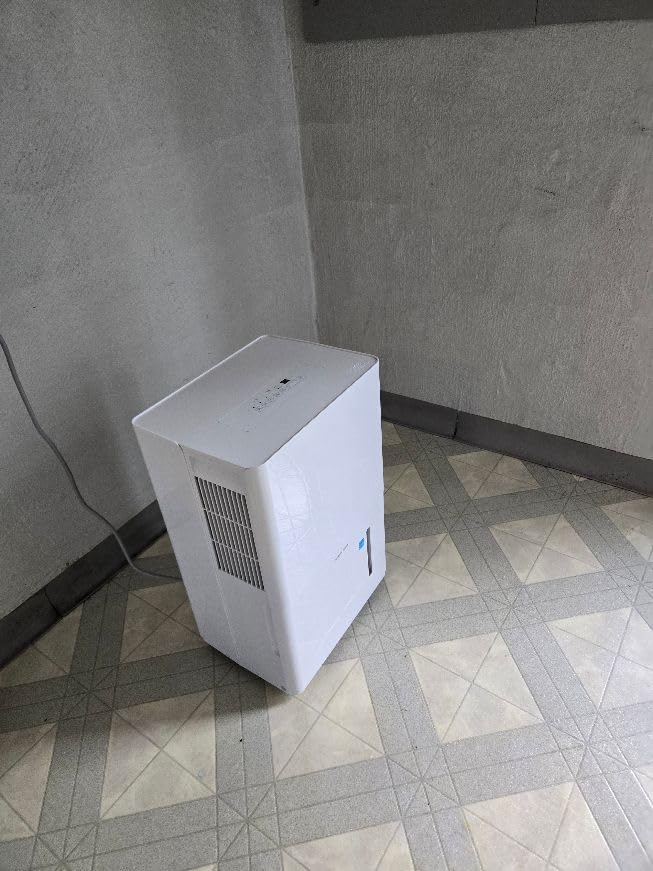 Amazon Basics Dehumidifier with Drain Pump, 50-Pint, Energy Star Certified, for Basement, Bathroom and Other Rooms Up to 4000 SFT, with Timer, auto-defrost, Overflow Protection, White - Customer Photo 1