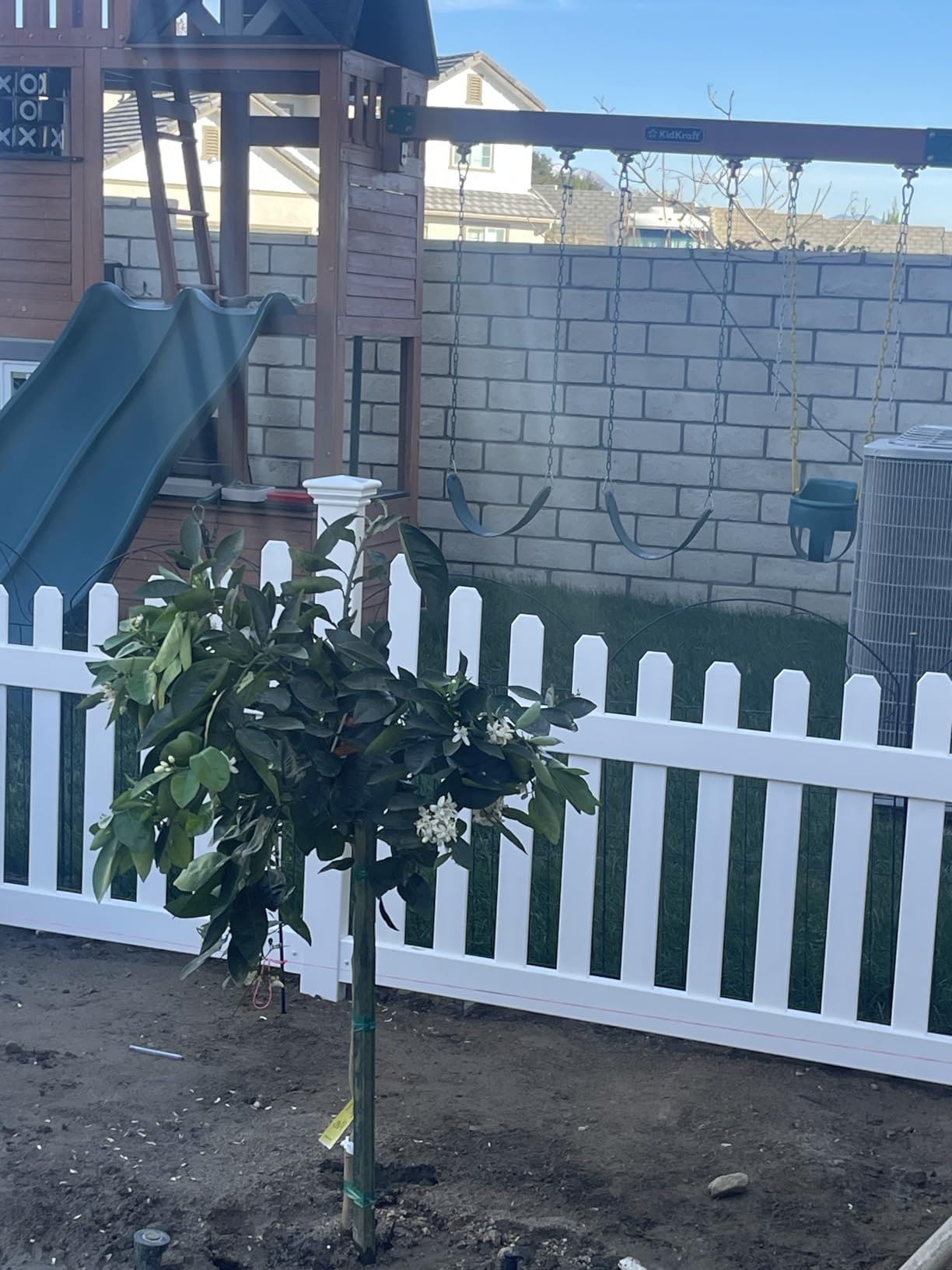 3.5ft H x 6ft W (1 Panel + 1 Post) No Dig WamBam All American Fence Kit, White Vinyl Picket Fence, Easy Install Outdoor Fence for Backyard or Patio, DIY Decorative Fencing, ZP19041 - Customer Photo 2