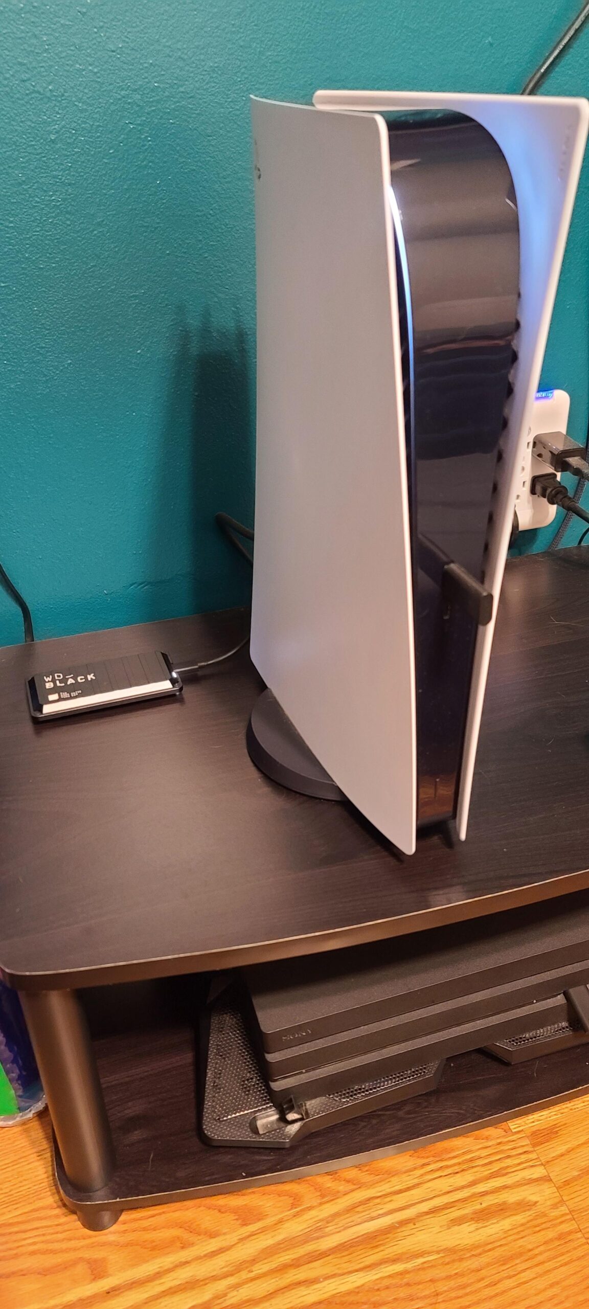 WD_BLACK 2TB P50 Game Drive SSD - Portable External Solid State Drive, Compatible with Playstation, Xbox, PC, & Mac, Up to 2,000 MB/s - WDBA3S0020BBK-WESN - Customer Photo 1