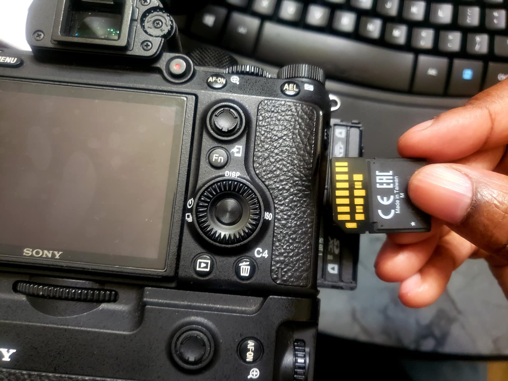 Sony TOUGH-M series SDXC UHS-II Card 128GB, V60, CL10, U3, Max R277MB/S, W150MB/S (SF-M128T/T1) Customer Review Sony TOUGH-M series SDXC UHS-II Card 128GB, V60, CL10, U3, Max R277MB/S, W150MB/S (SF-M128T/T1) - Customer Photo 2