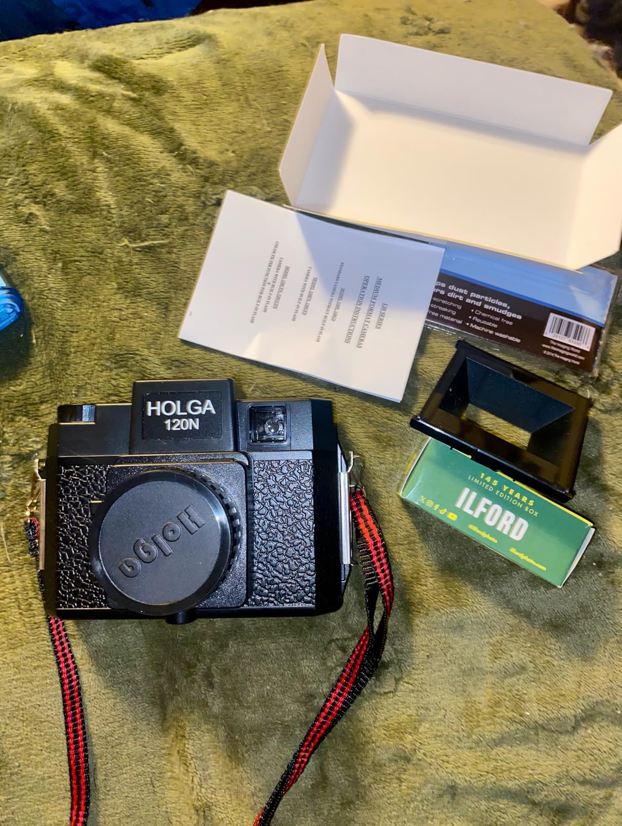 Holga 120N Medium Format Film Camera (Black) with Ilford HP5 120 Film Bundle and Microfiber Cloth - Customer Photo 1
