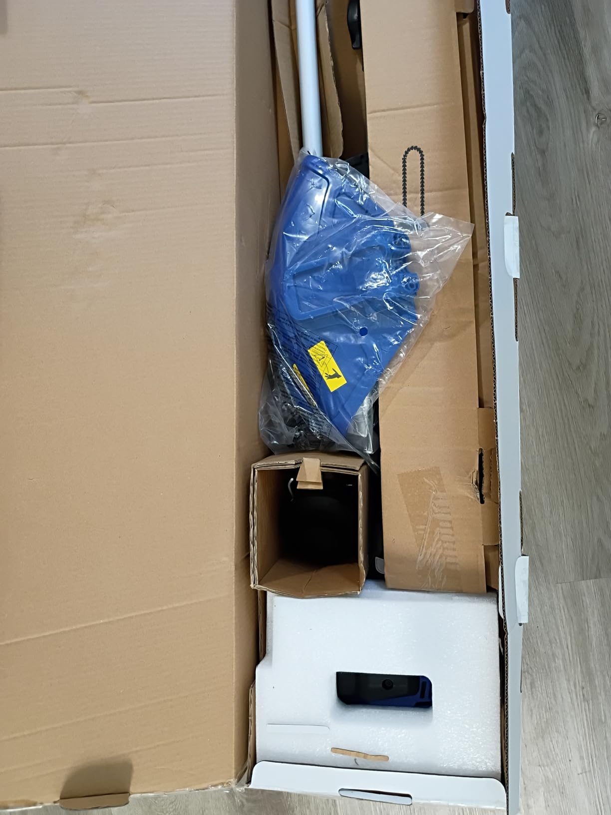 WILD BADGER POWER 26cc Weed Wacker Gas Powered, String Trimmer/Edger, Pole Saw, Hedge Trimmer and Brush Cutter Blade, 4-in-1 Multi Yard Care Tools, Rubber Handle & Shoulder Strap Included - Customer Photo 2