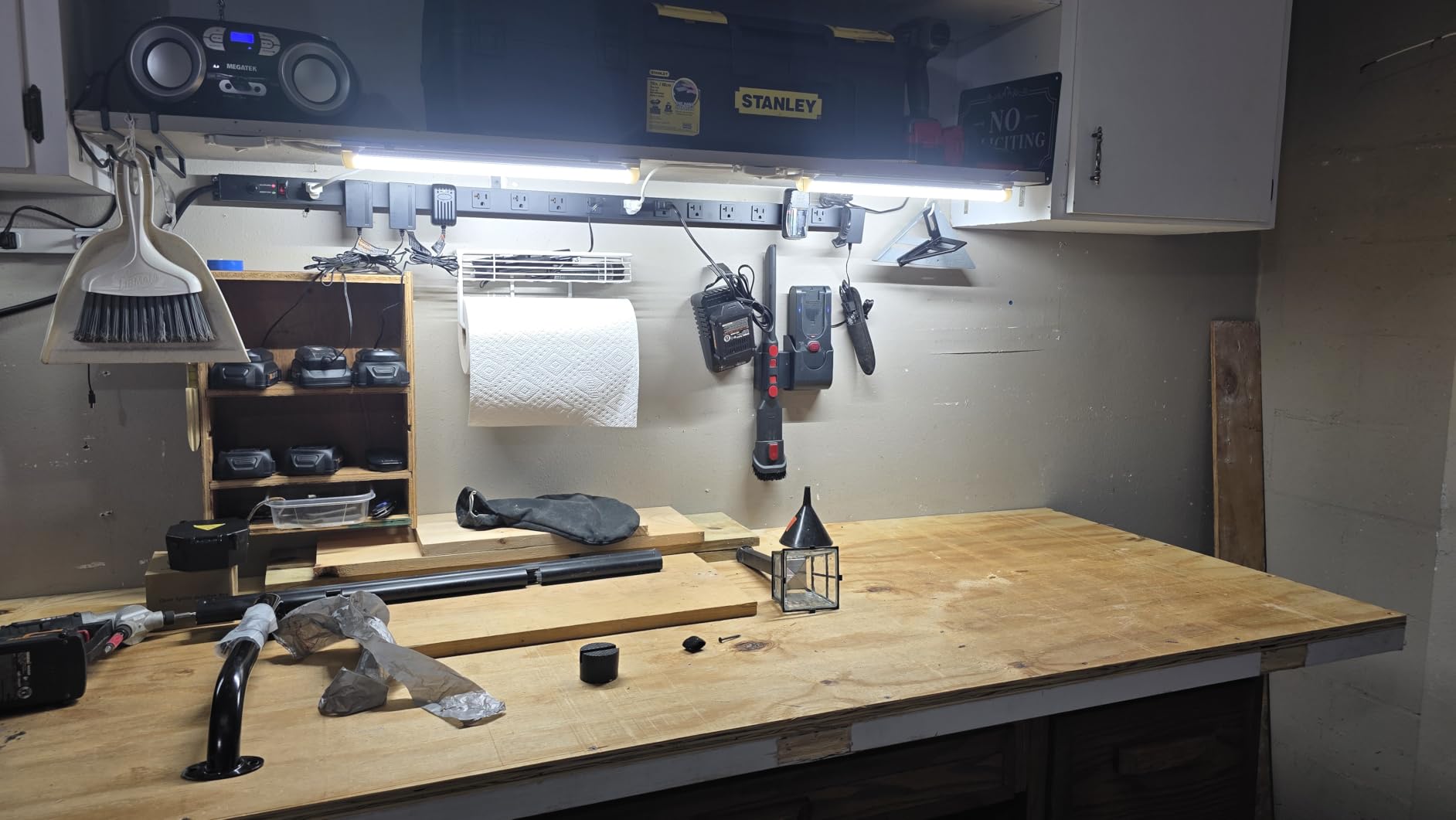 Barrina LED Shop Lights 2FT, 20W 3000LM 5000K, T8 LED Light Fixture, Clear Cover, Ceiling and Utility Shop Light, Linkable Tube Lights for Room, Garage, Workbench, Warehouse, 2 Packs - Customer Photo 1