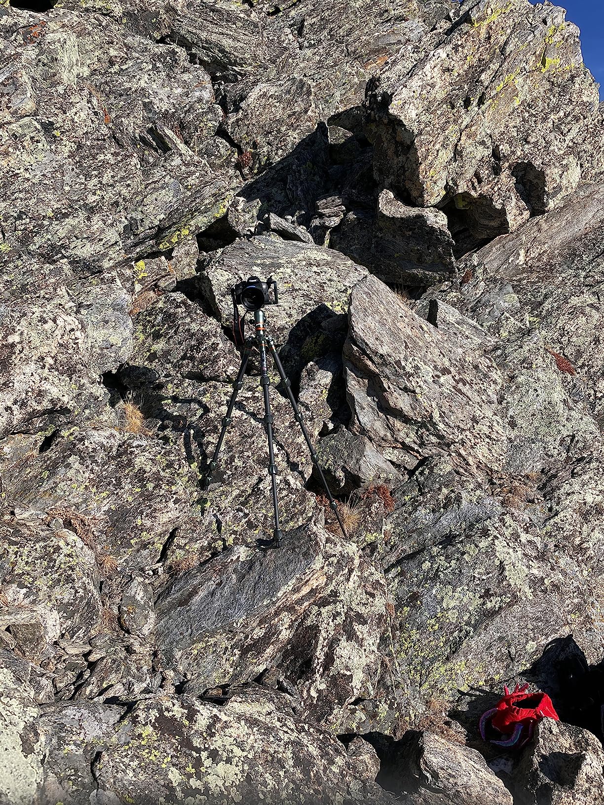 3 Legged Thing Leo 2.0 Carbon Fibre Tripod System & AirHed Pro Lever - Earth Bronze/Ocean Blue (LEOKIT2) Customer Review 3 Legged Thing Leo 2.0 Carbon Fibre Tripod System & AirHed Pro Lever - Earth Bronze/Ocean Blue (LEOKIT2) - Customer Photo 1