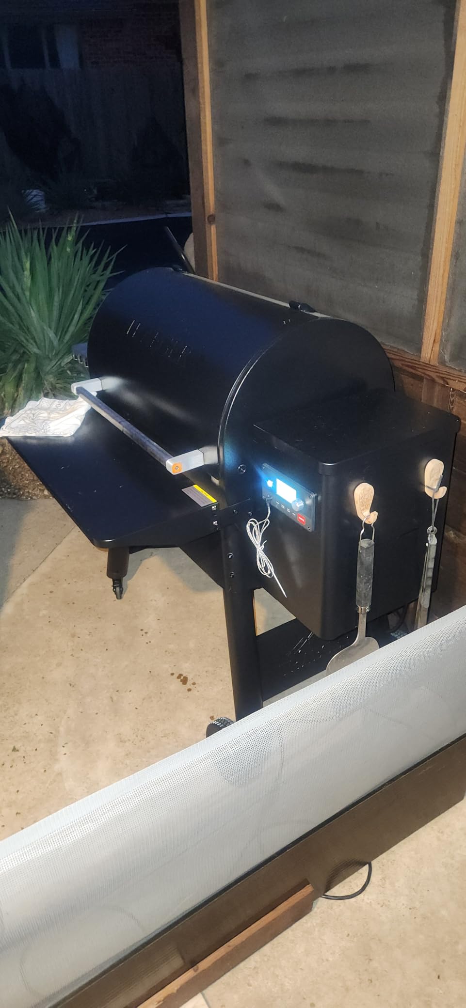 Traeger Ironwood 885 Wood Pellet Grill and Smoker, WiFi Pellet Smoker Grill with Super Smoke Mode, D2 Controller, Large 885 sq. in. Cooking Area - Customer Photo 2