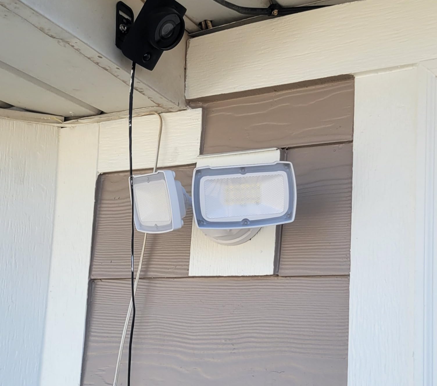 LEPOWER 28W 3000LM LED Security Flood Light Outdoor, Switch Controlled Aluminum Security Light, 2 Adjustable Heads, 5500K Daylight, IP65 Waterproof, Wet Location for Patio, Garden, Yard Lights - Customer Photo 1