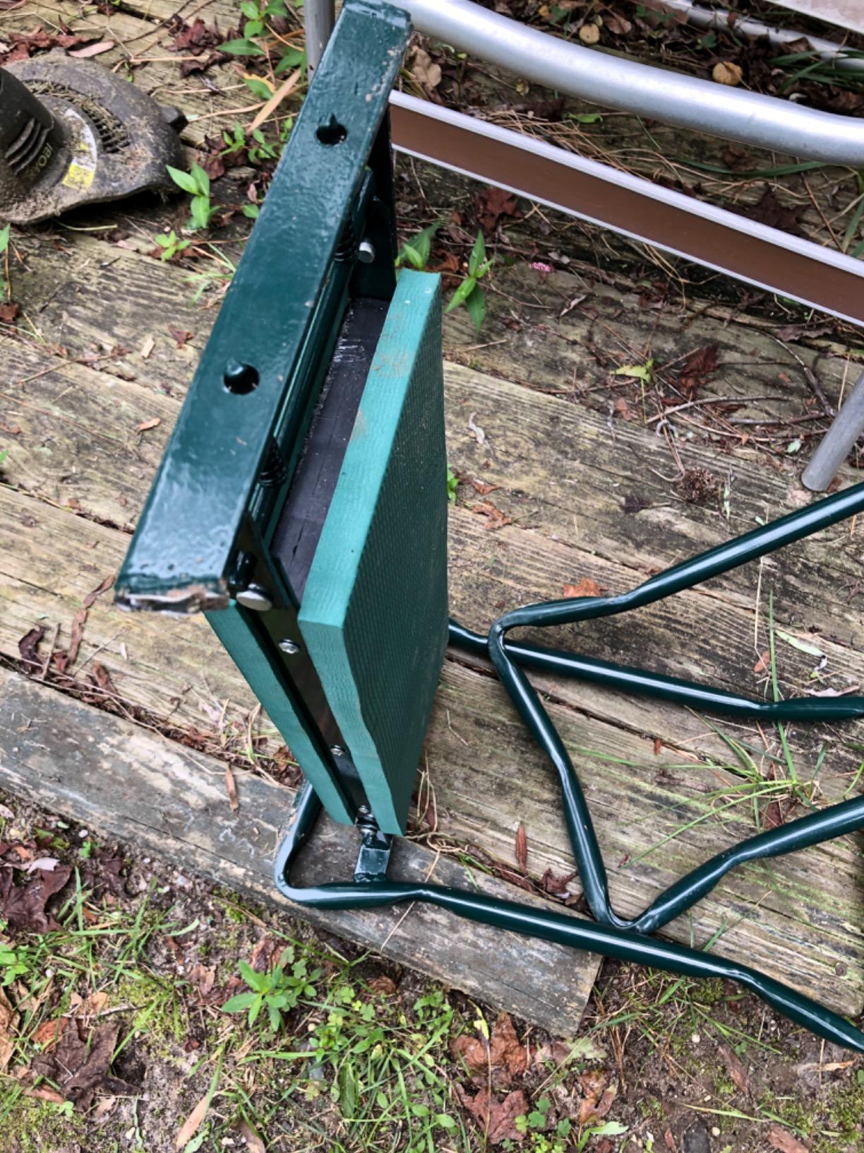 Garden Kneeler and Seat,with 2 Tool Bags Pouches and Claw Gloves,Portable Lightweight Bench Thicken EVA Foam Pad Sturdy Steel Pipe Practical Garden Tools(Green) - Customer Photo 2