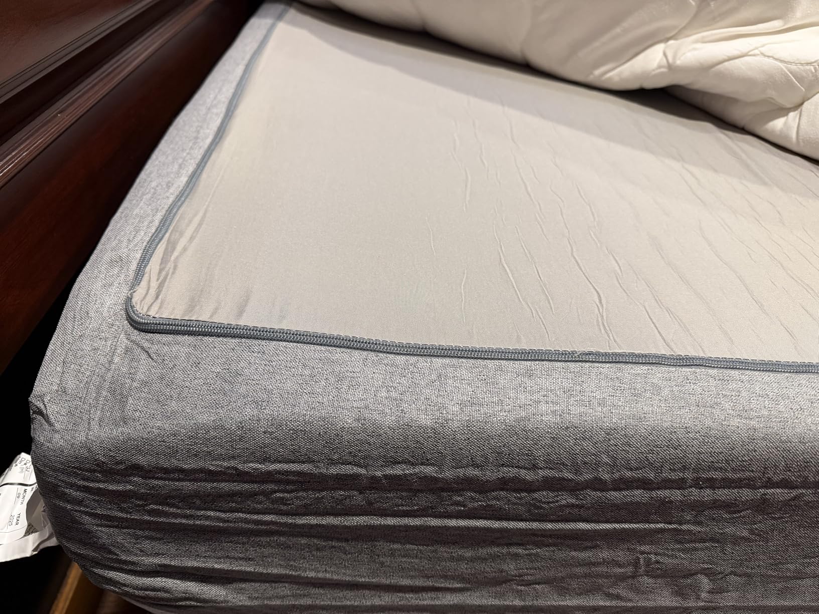 Novilla Queen Size Mattress, 12 Inch Gel Memory Foam Mattress for Cool Night & Pressure Relief, Medium Plush Feel with Motion Isolating, Bliss - Customer Photo 5