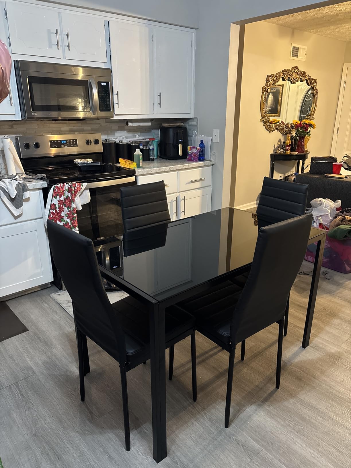 FDW | 5-Piece Dining Table Set | Black | Glass Kitchen Table with 4 Upholstered Chairs and Faux Leather Cushions | Space-Saving and Modern Design | for Dining Room, Easy to Assemble Customer Review FDW | 5-Piece Dining Table Set | Black | Glass Kitchen Table with 4 Upholstered Chairs and Faux Leather Cushions | Space-Saving and Modern Design | for Dining Room, Easy to Assemble - Customer Photo 1