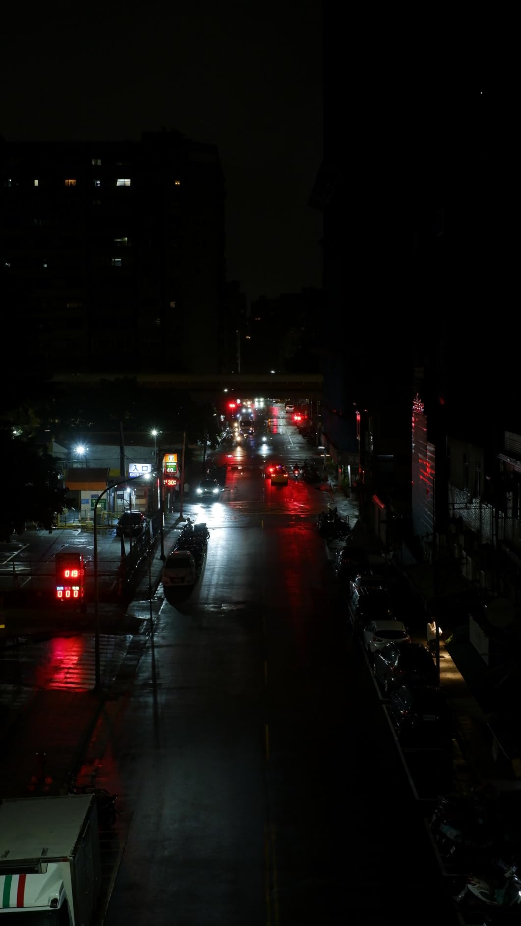 Fujifilm X-T200 Mirrorless Digital Camera w/XC15-45mm Kit - Silver - Customer Photo 2