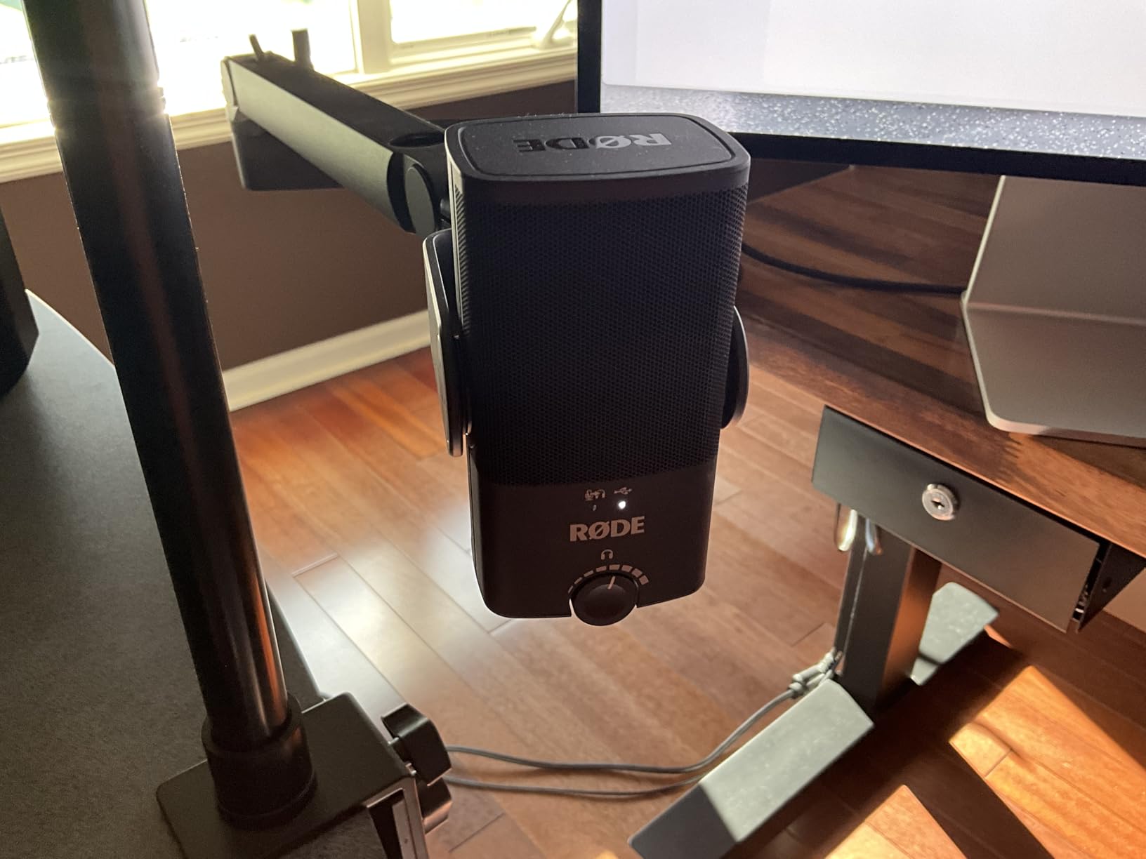 RØDE NT-USB Mini Versatile Studio-quality Condenser USB Microphone with Free Software for Podcasting, Streaming, Gaming, Music Production, Vocal and Instrument Recording,Black Customer Review RØDE NT-USB Mini Versatile Studio-quality Condenser USB Microphone with Free Software for Podcasting, Streaming, Gaming, Music Production, Vocal and Instrument Recording,Black - Customer Photo 1