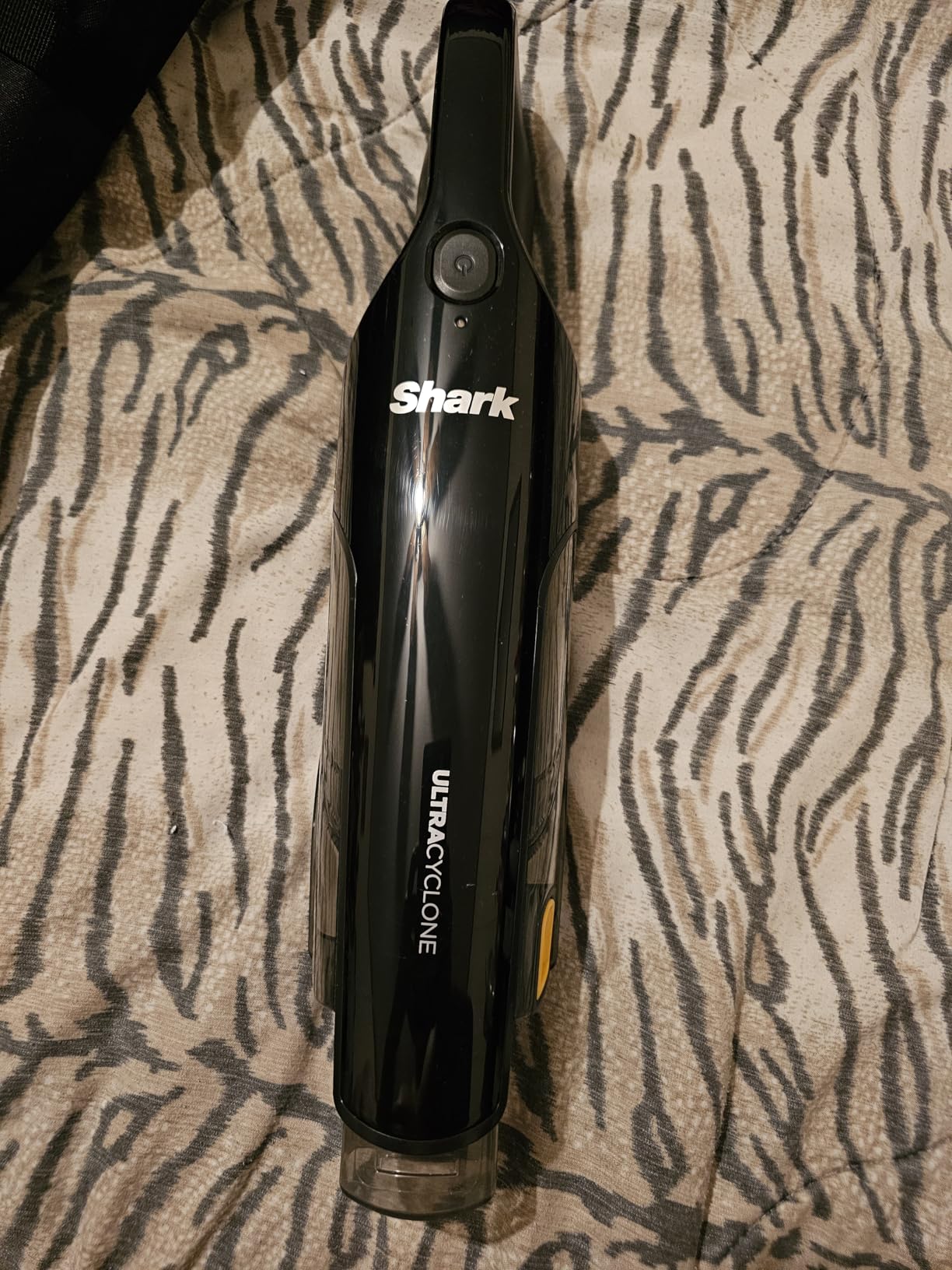 Shark UltraCyclone Pet Pro Plus Cordless Hand Vacuum, Powerful Suction, Handheld Vacuum for Car & Home, Pet Power Brush, Crevice Tool, Scrubbing Brush, XL Dust Cup, Black, CH951 - Customer Photo 1