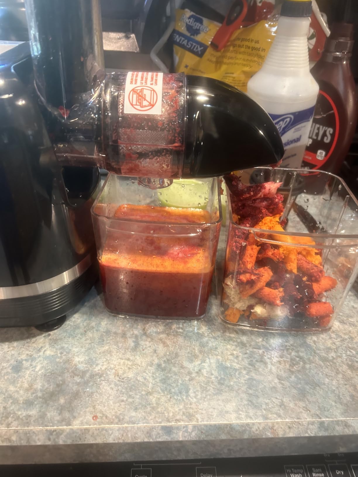 Omega H3000D Cold Press Juicer Machine, Vegetable and Fruit Juice Extractor, Triple-Stage Slow Masticating Juicer, 150 W, Black - Customer Photo 1