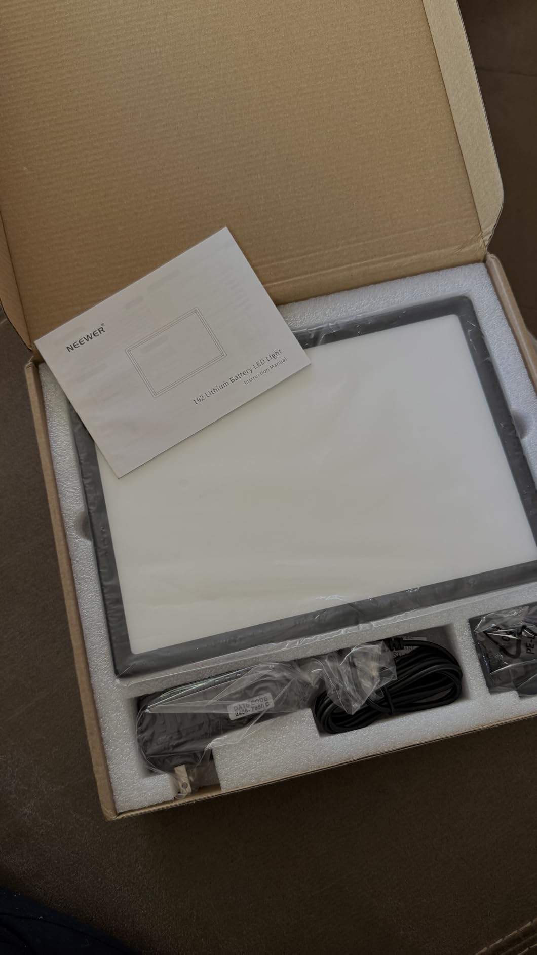 NEEWER 192 LED Video Light Panel, 20W Ultra Thin Bi Color Dimmable DSLR Camera Soft Light, 8000mAh Built in Lithium Battery, 3200-5600K CRI97+, Key Lighting for Studio Photography Recording Streaming Customer Review NEEWER 192 LED Video Light Panel, 20W Ultra Thin Bi Color Dimmable DSLR Camera Soft Light, 8000mAh Built in Lithium Battery, 3200-5600K CRI97+, Key Lighting for Studio Photography Recording Streaming - Customer Photo 2