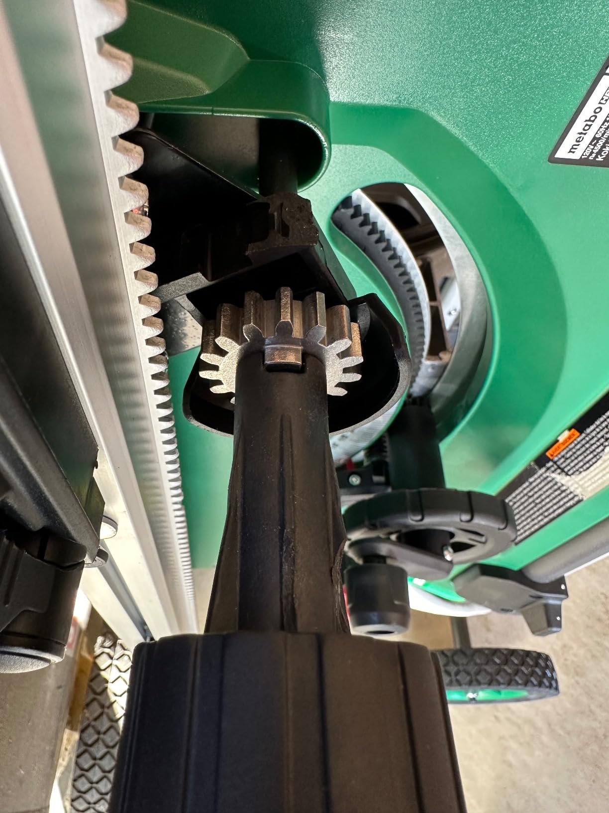 Metabo HPT 10-Inch Table Saw, 15-Amp Power Saw with Large 28 3/4 Metabo HPT 10-Inch Table Saw, 15-Amp Power Saw with Large 28 3/4