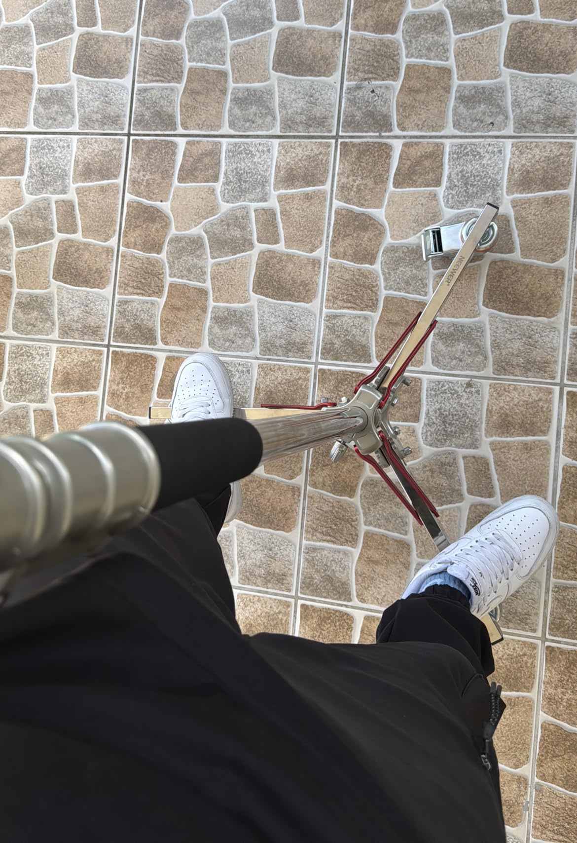 Neewer Heavy Duty Light Stand with Casters, Adjustable Tripod Stand with 100% Stainless Steel, Photography Wheeled Base Stand for Studio Softbox, Monolight, Reflector, Max Height: 10ft/305cm Customer Review Neewer Heavy Duty Light Stand with Casters, Adjustable Tripod Stand with 100% Stainless Steel, Photography Wheeled Base Stand for Studio Softbox, Monolight, Reflector, Max Height: 10ft/305cm - Customer Photo 1