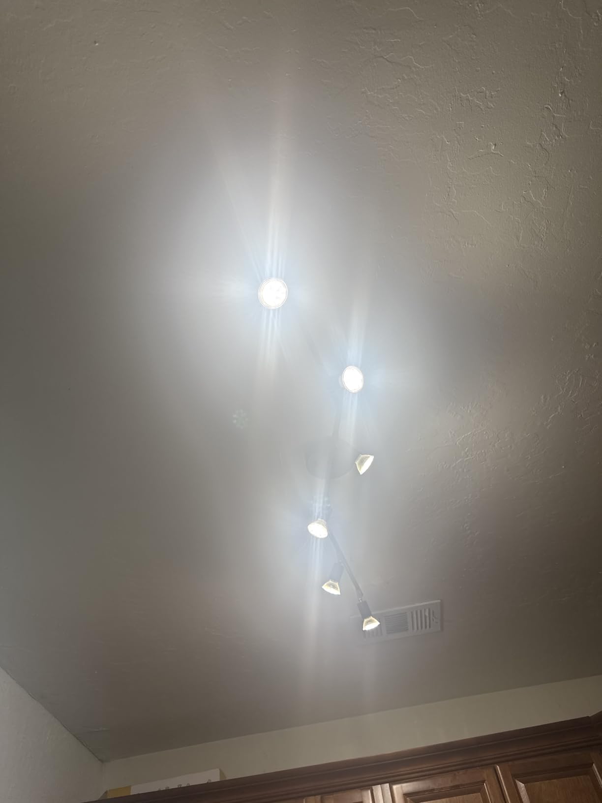 Unicozin LED 4 Light Track Lighting Kit, Black 4 Way Ceiling Spot Lighting, Flexibly Rotatable Head, Track Light Included 4 x LED GU10 Bulb (4W, Daylight White 5000K, 400LM) - Customer Photo 2