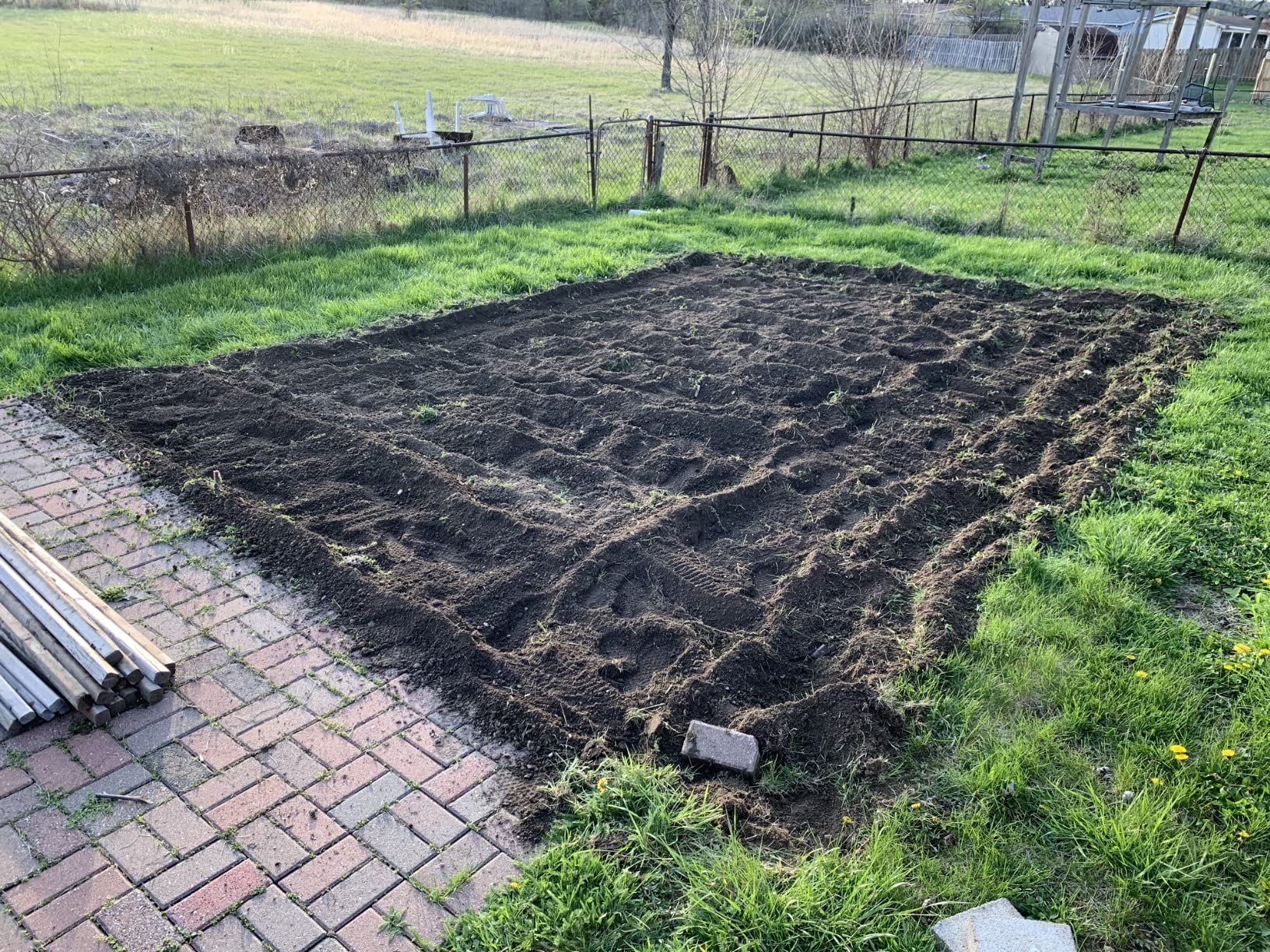 Earthquake 37037 Pioneer Dual-Direction Rear Tine Tiller, Red/Black - Customer Photo 2