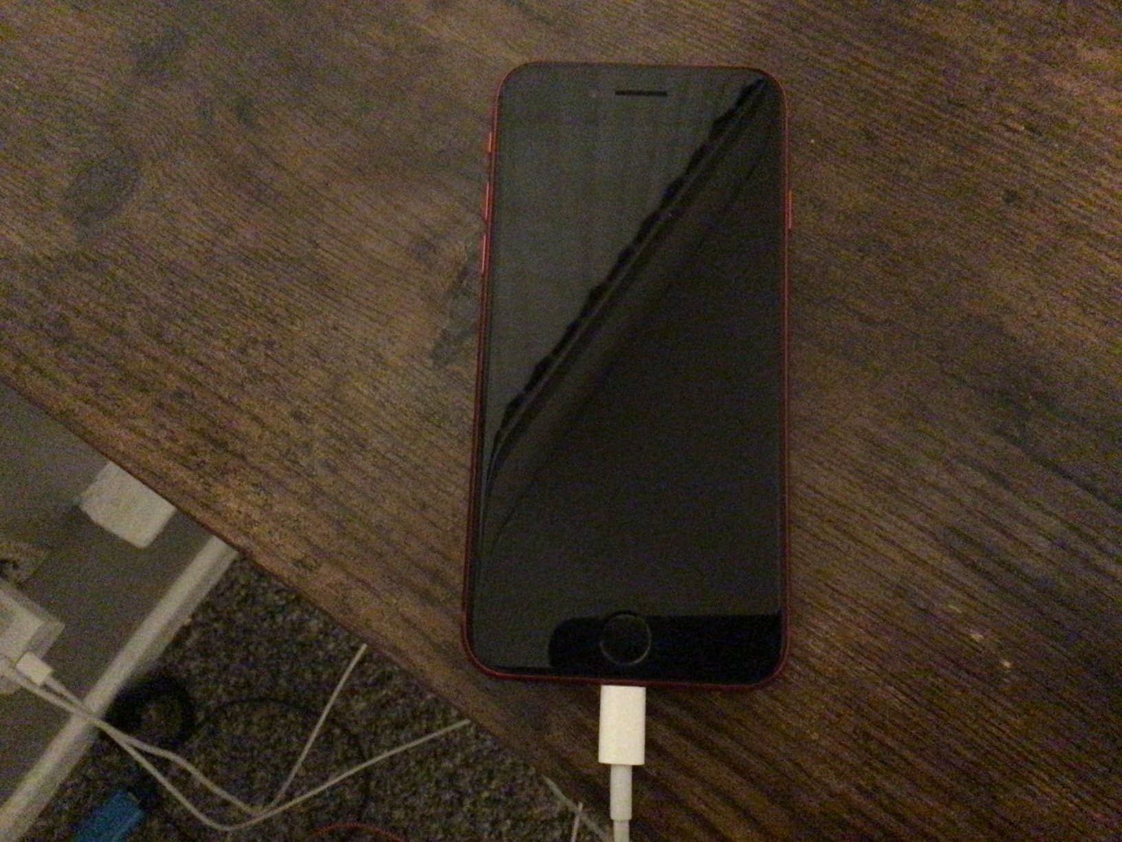 Apple iPhone SE (2nd Generation), 64GB, Red - Unlocked (Renewed) - Customer Photo 1