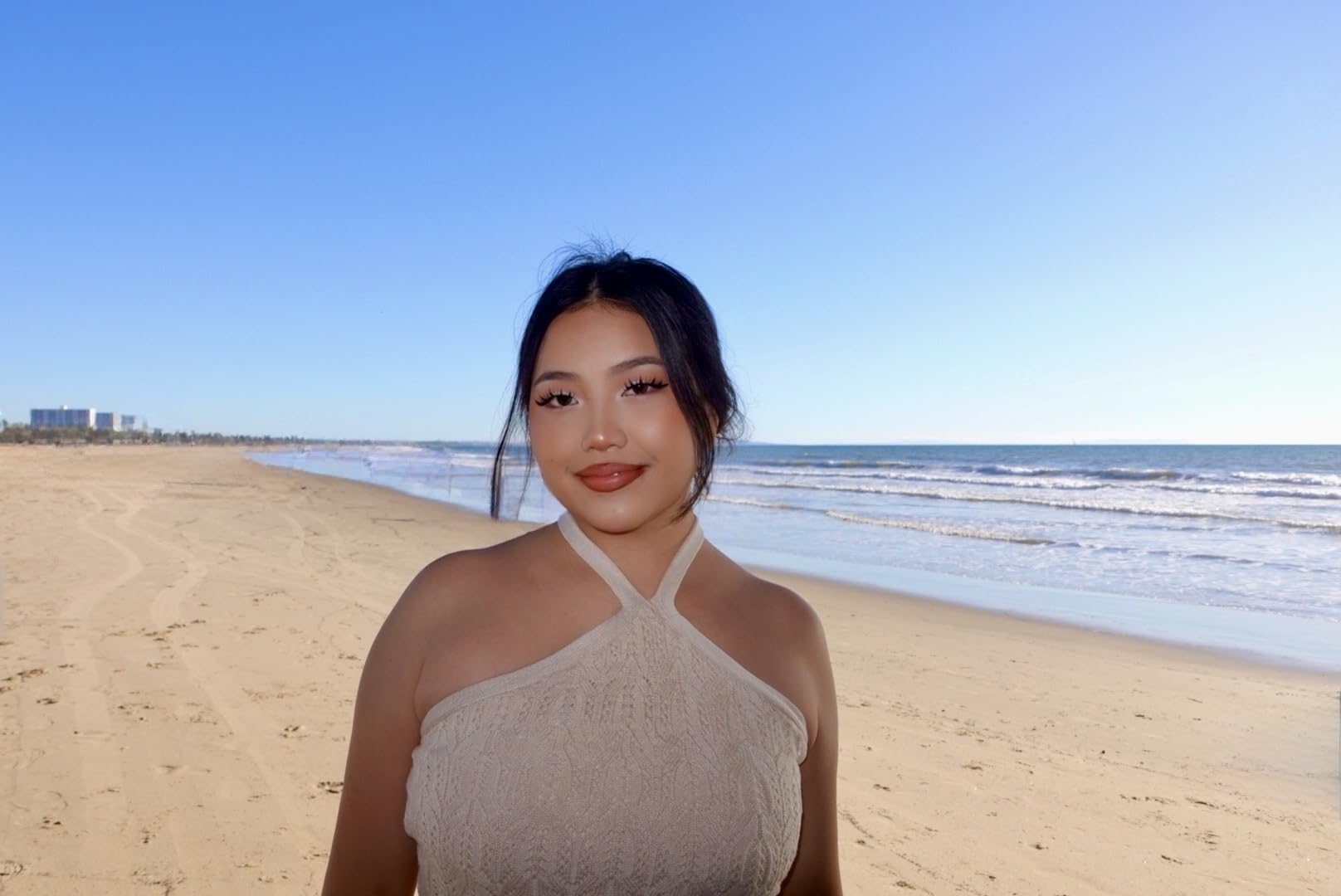 Sony ZV-1 Digital Camera for Content Creators, Vlogging and YouTube with Flip Screen, Built-in Microphone, 4K HDR Video - Customer Photo 1