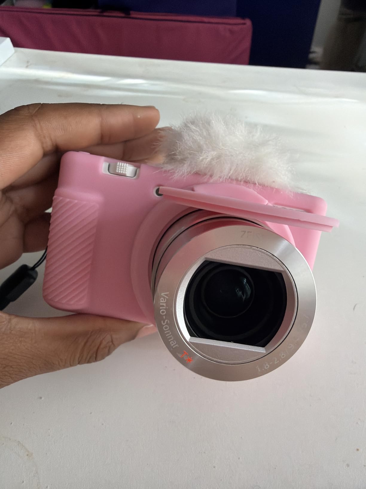 Sony ZV-1 Digital Camera for Content Creators, Vlogging and YouTube with Flip Screen, Built-in Microphone, 4K HDR Video, Touchscreen Display, Live Video Streaming, Webcam - Customer Photo 1