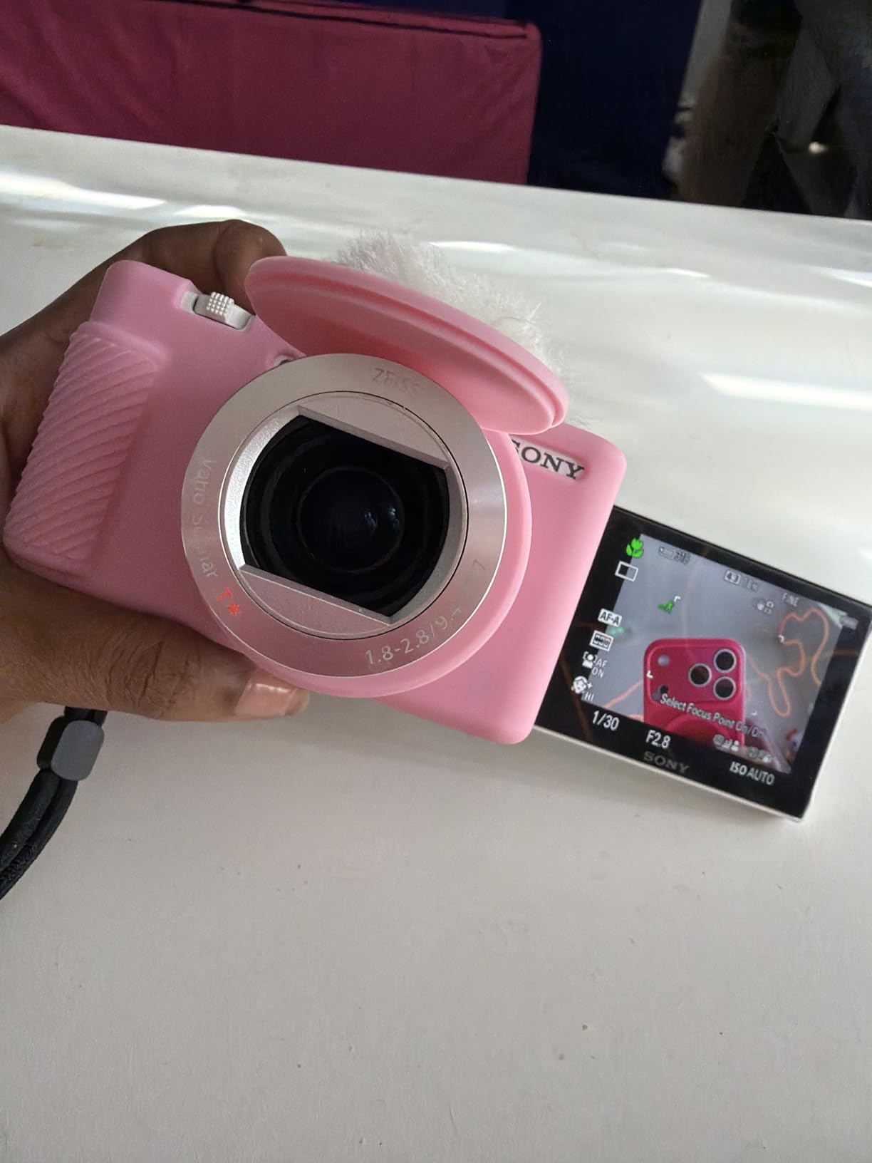 Sony ZV-1 Digital Camera for Content Creators, Vlogging and YouTube with Flip Screen, Built-in Microphone, 4K HDR Video, Touchscreen Display, Live Video Streaming, Webcam - Customer Photo 2