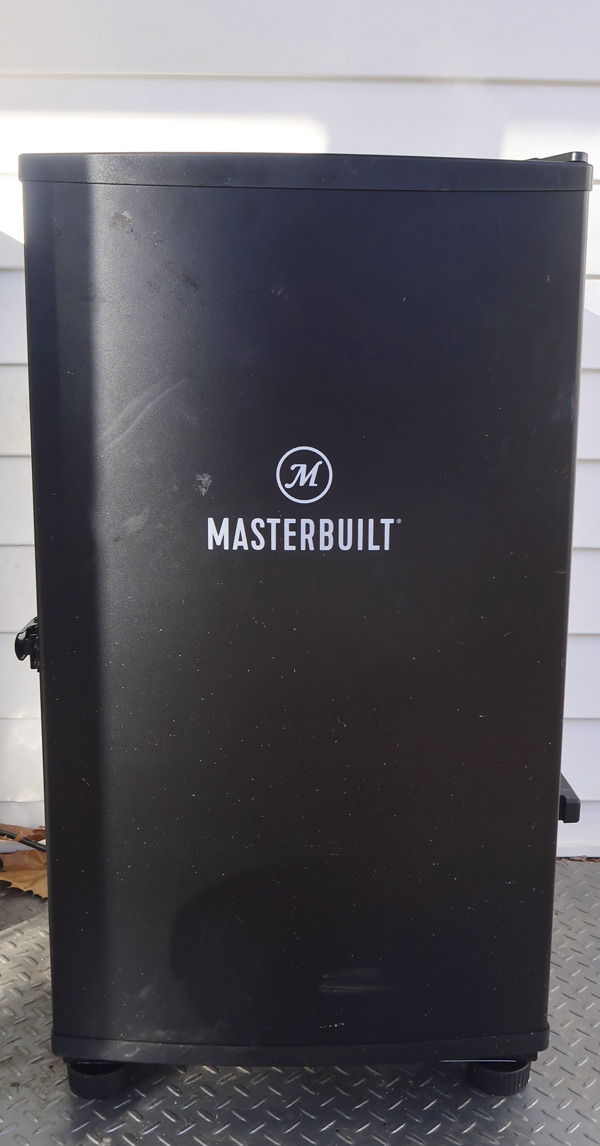 Masterbuilt 40-inch Digital Electric Vertical BBQ Smoker with Side Wood Chip Loader, Chrome Smoking Racks and 970 Cooking Square Inches in Black, Model MB20072918 - Customer Photo 1