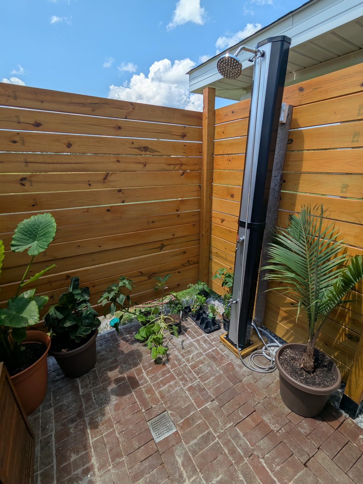 VINGLI Solar Heated Shower, 9.3 Gallon Outdoor Shower with Shower Head and Foot Shower Tap，for Outdoor Backyard Poolside Beach Pool Spa,Black (9.3 Gallon) - Customer Photo 1