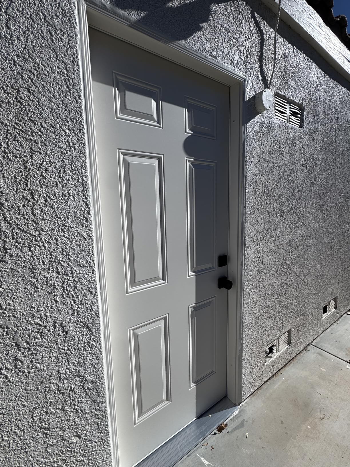 Tilswall Paint Sprayer, 800W HVLP 1200ML/Min Electric Spray Paint Gun with 2.5M Air Hose, 1300ML Detachable Container, 3 Nozzle Sizes & 3 Patterns, High Power Painter for Furniture, Cabinet, Fence - Customer Photo 2