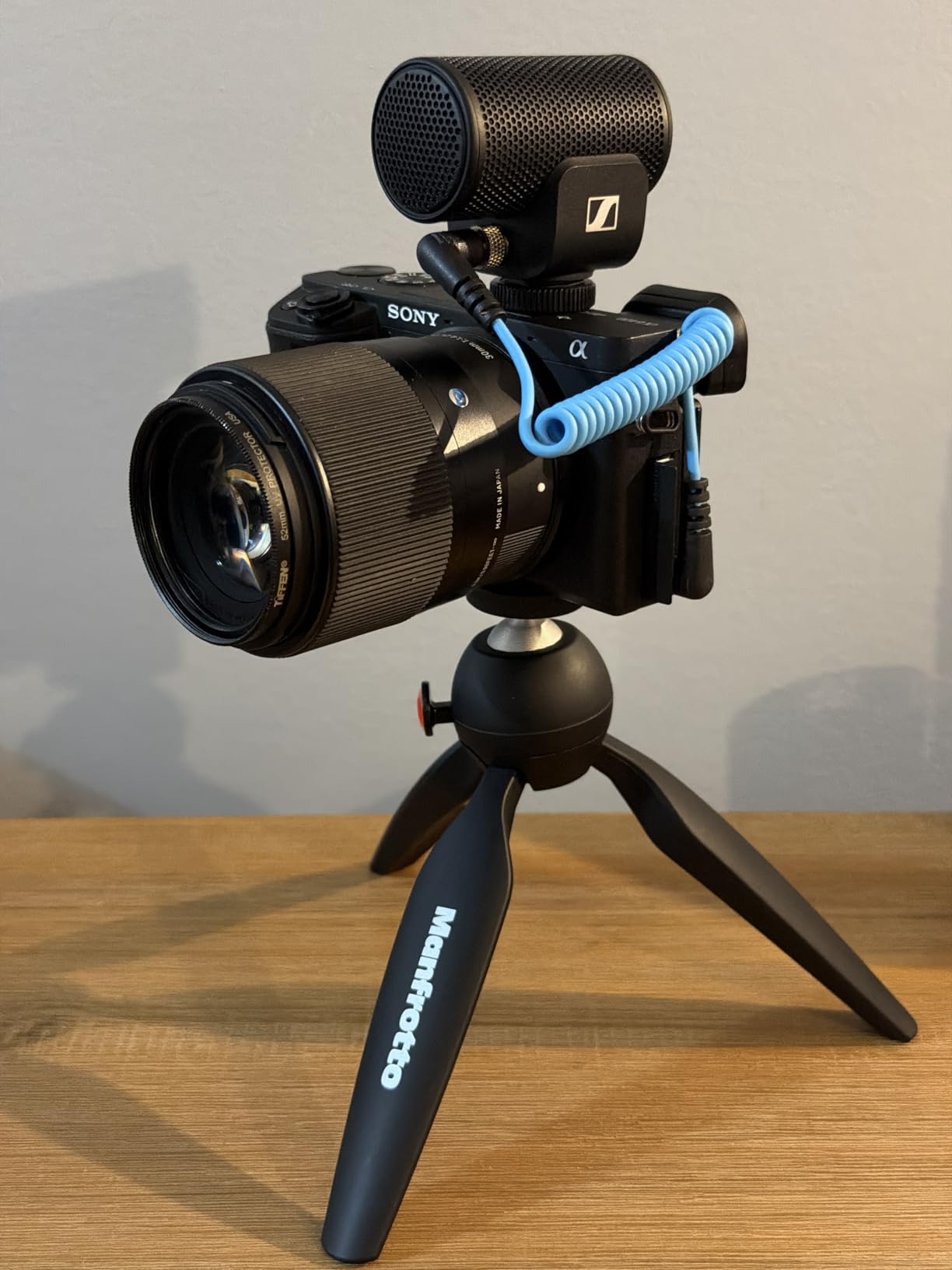 SENNHEISER Professional MKE 200 Directional On-Camera Microphone with 3.5mm TRS and TRRS Connectors for DSLR, Mirrorless & Mobile,Auxiliary Customer Review SENNHEISER Professional MKE 200 Directional On-Camera Microphone with 3.5mm TRS and TRRS Connectors for DSLR, Mirrorless & Mobile,Auxiliary - Customer Photo 1